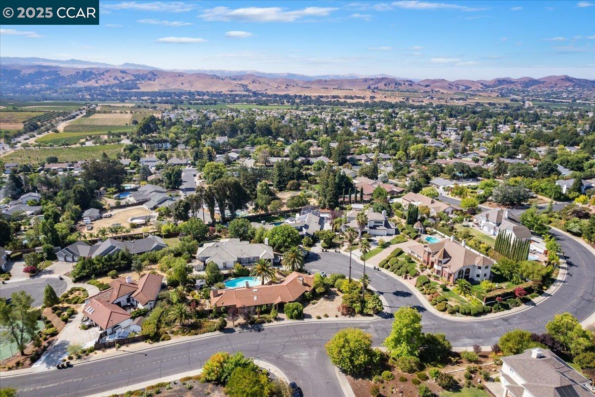 2323 Grosvenor Heights Ct