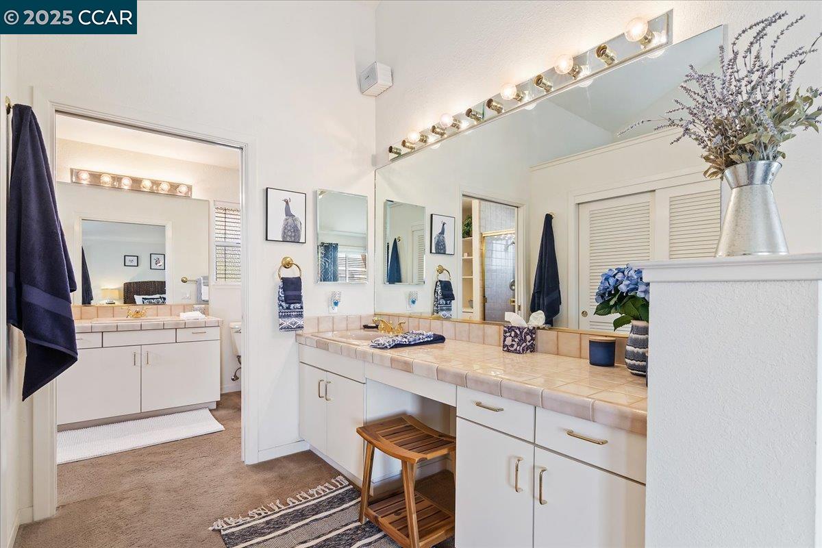 2323 Grosvenor Heights Ct