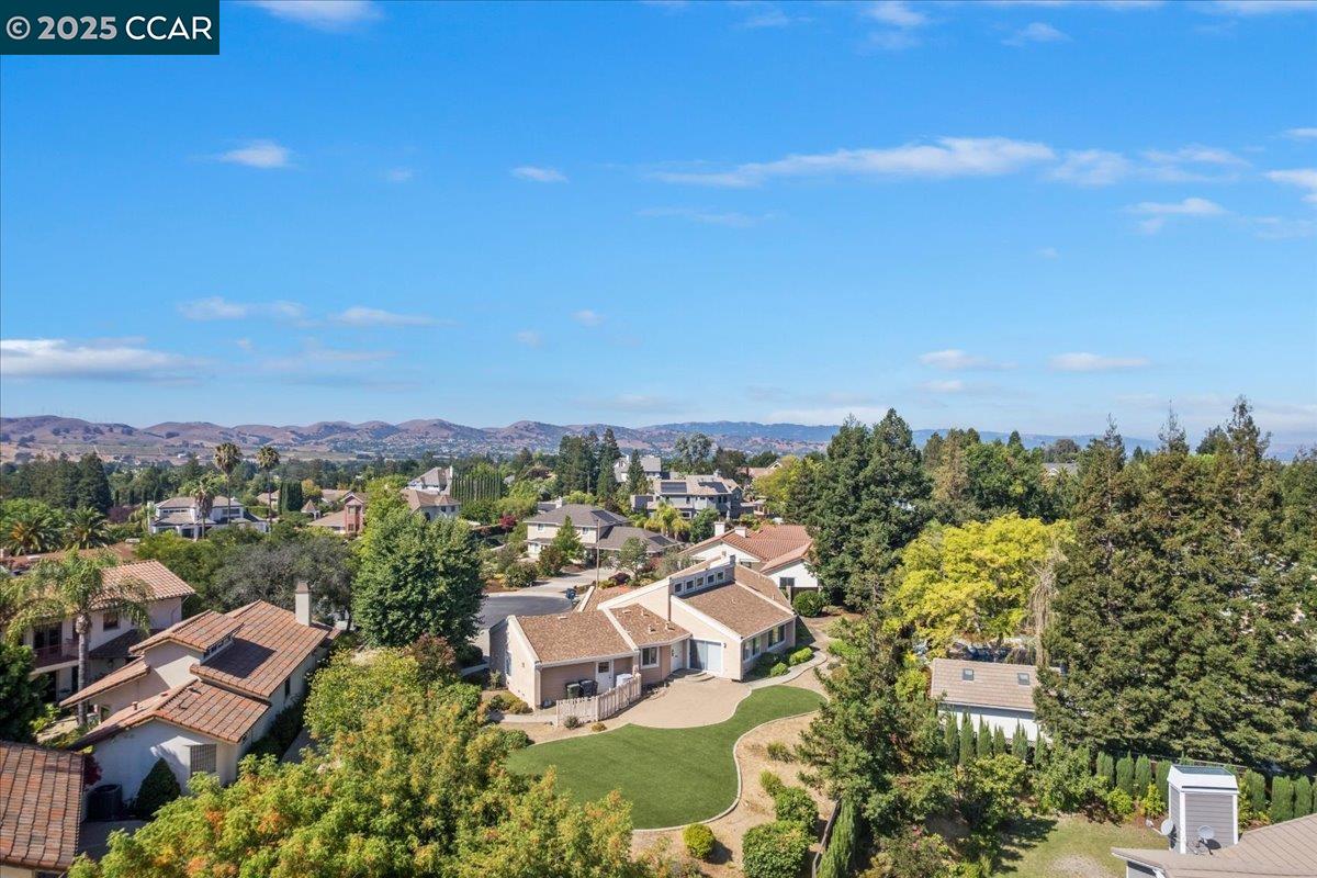 2323 Grosvenor Heights Ct