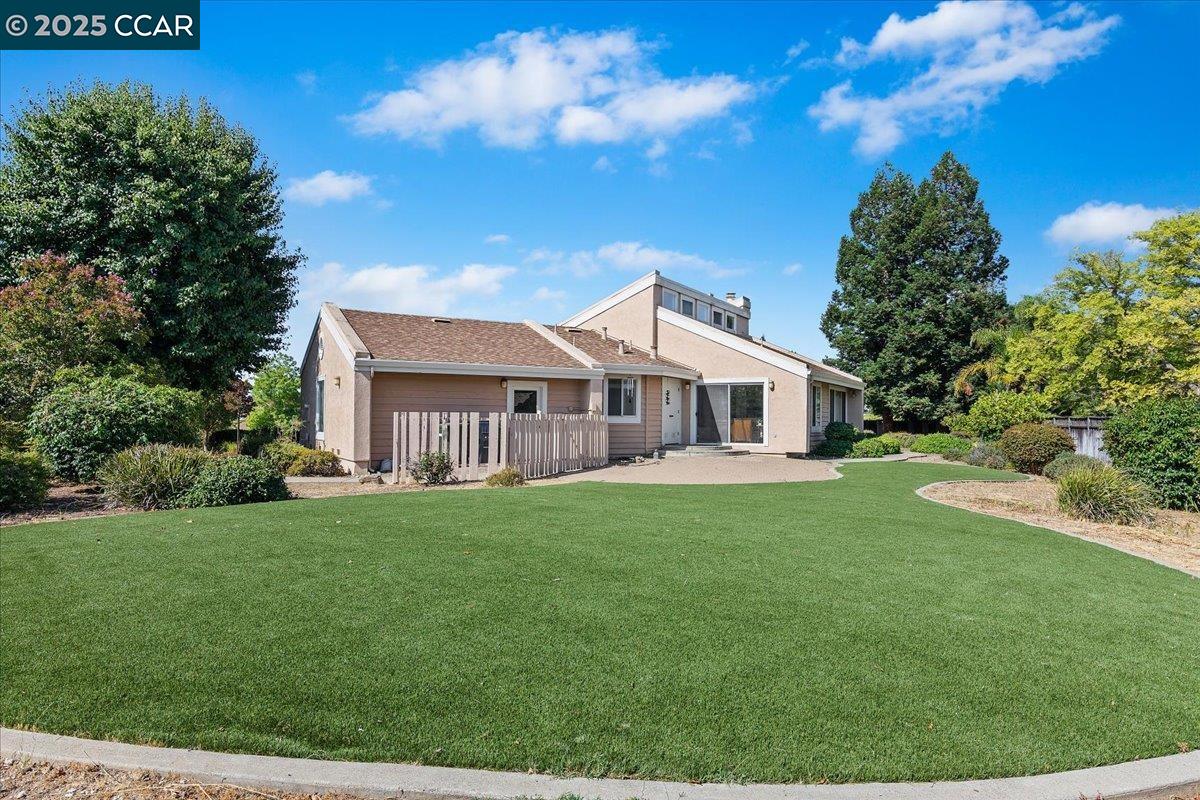 2323 Grosvenor Heights Ct