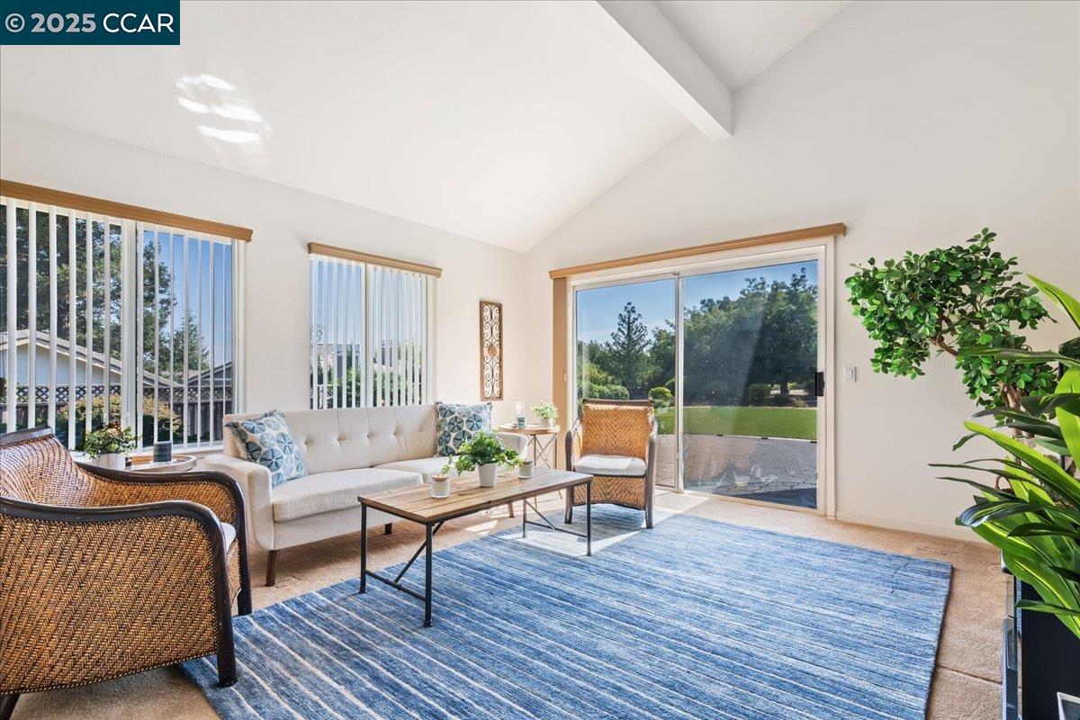 2323 Grosvenor Heights Ct