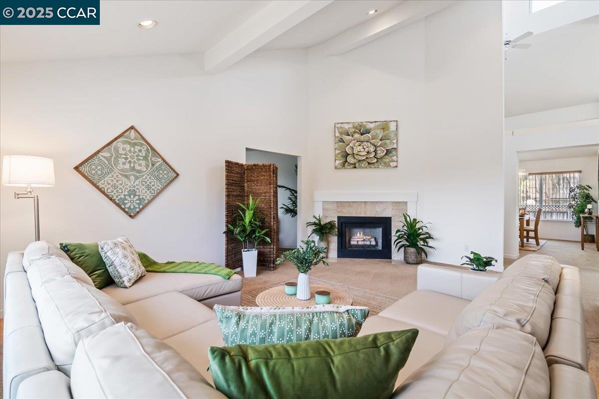 2323 Grosvenor Heights Ct