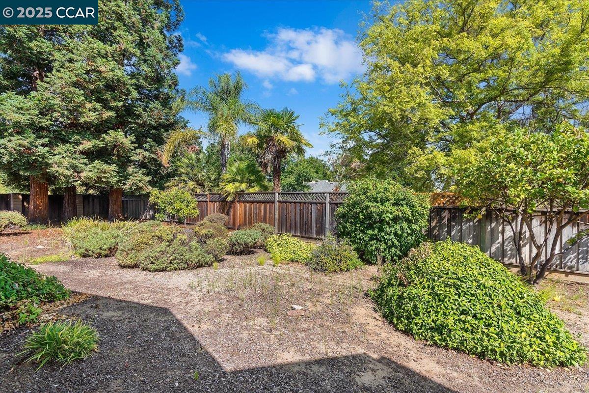 2323 Grosvenor Heights Ct