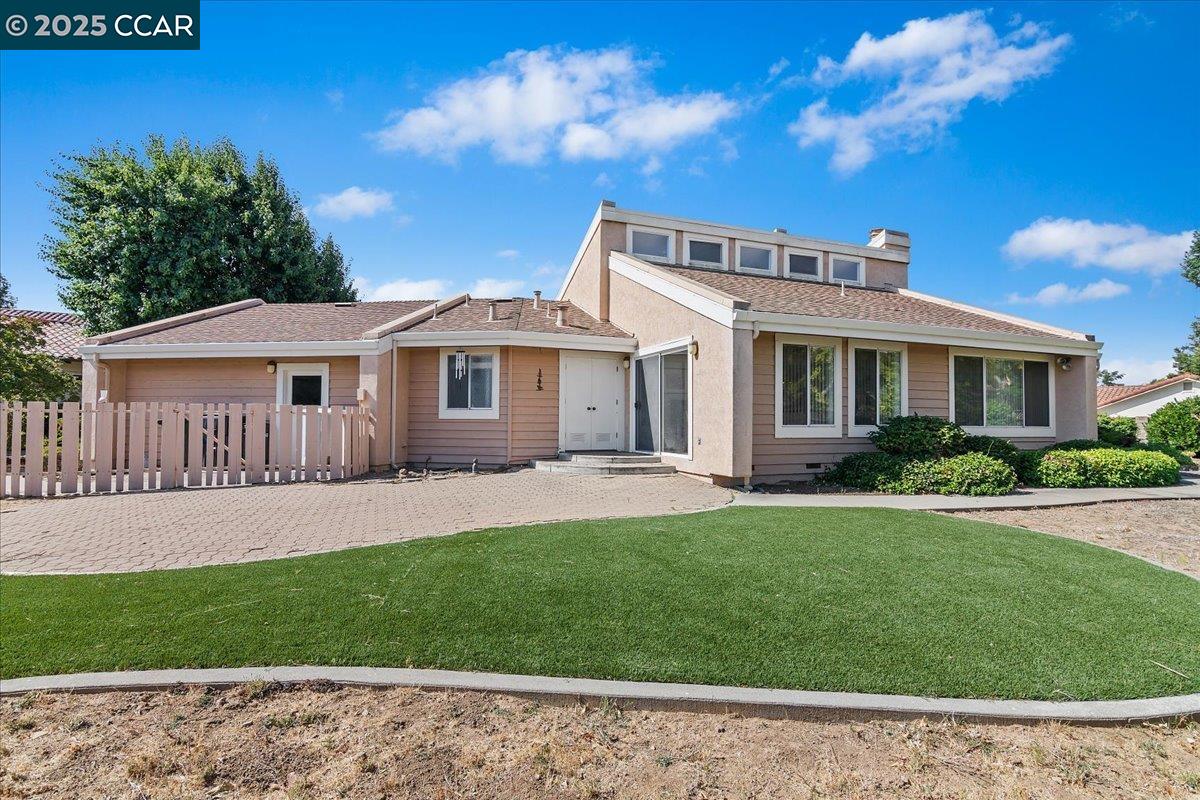 2323 Grosvenor Heights Ct