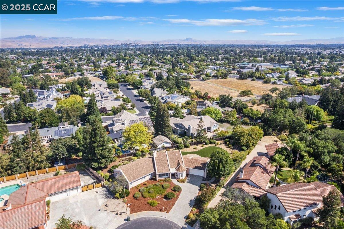 2323 Grosvenor Heights Ct