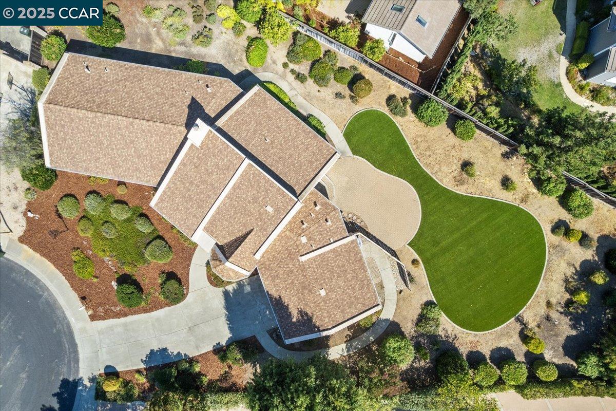 2323 Grosvenor Heights Ct