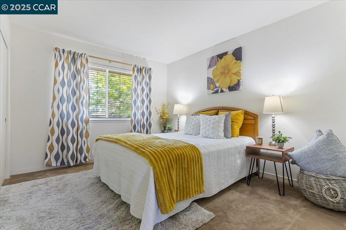 2323 Grosvenor Heights Ct