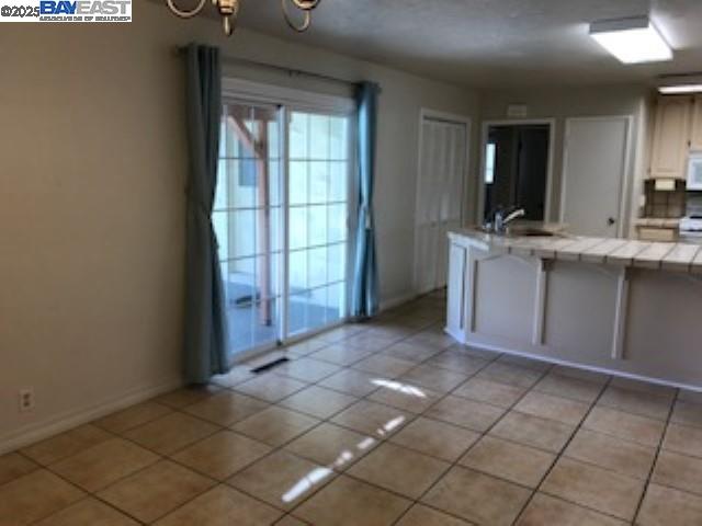 212 Elvira St