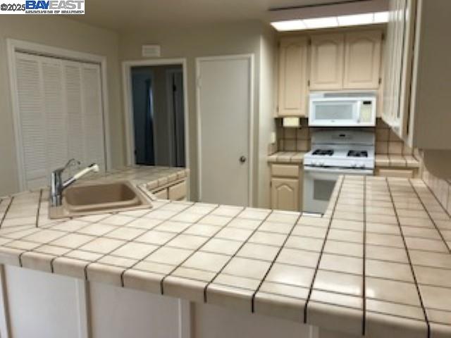212 Elvira St