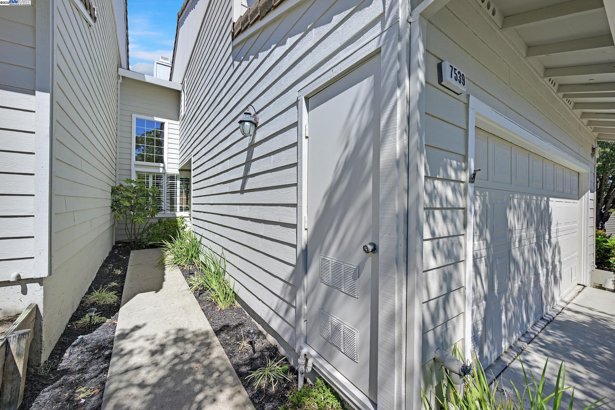 7539 Rolling Hills Cir