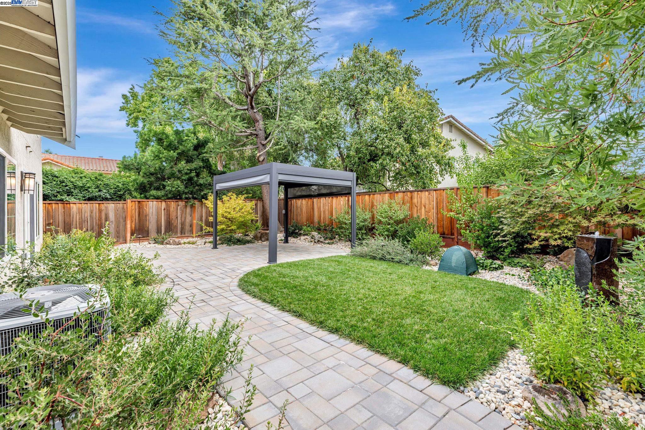 3162 Paseo Robles