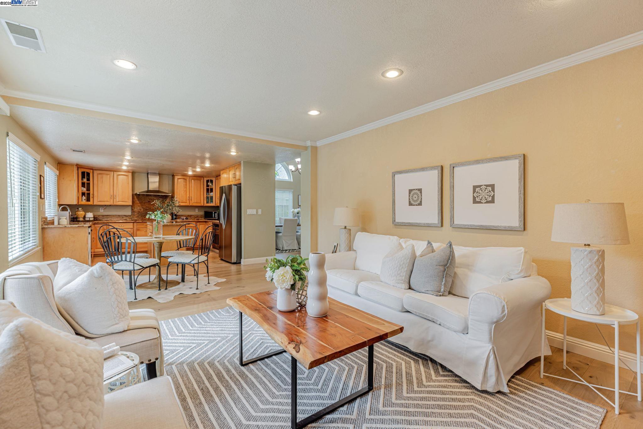 3162 Paseo Robles