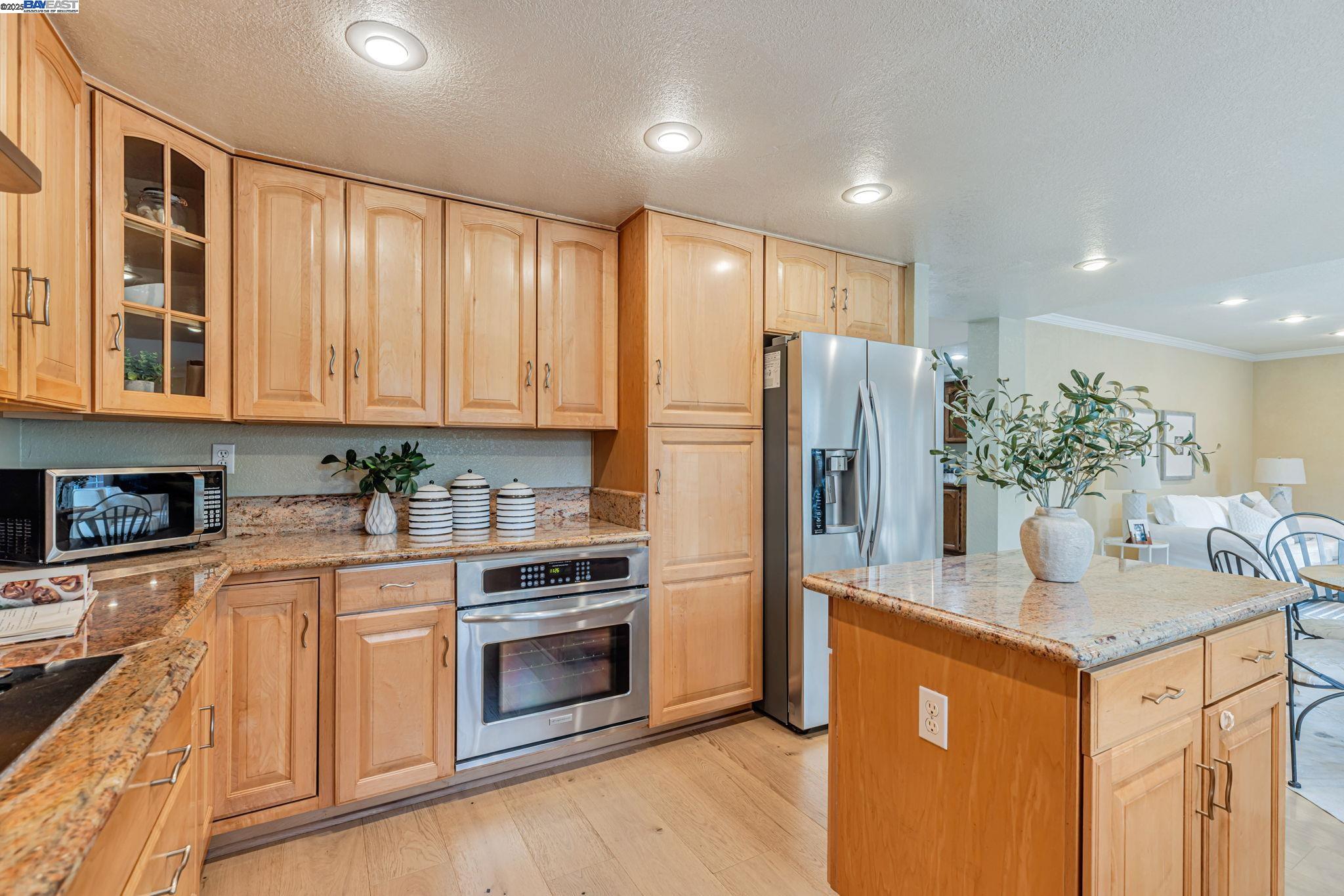 3162 Paseo Robles