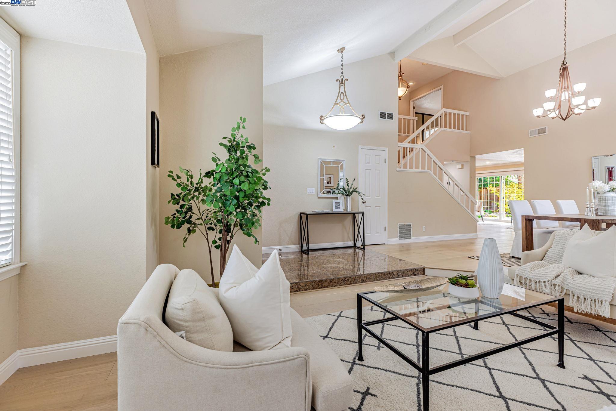 3162 Paseo Robles