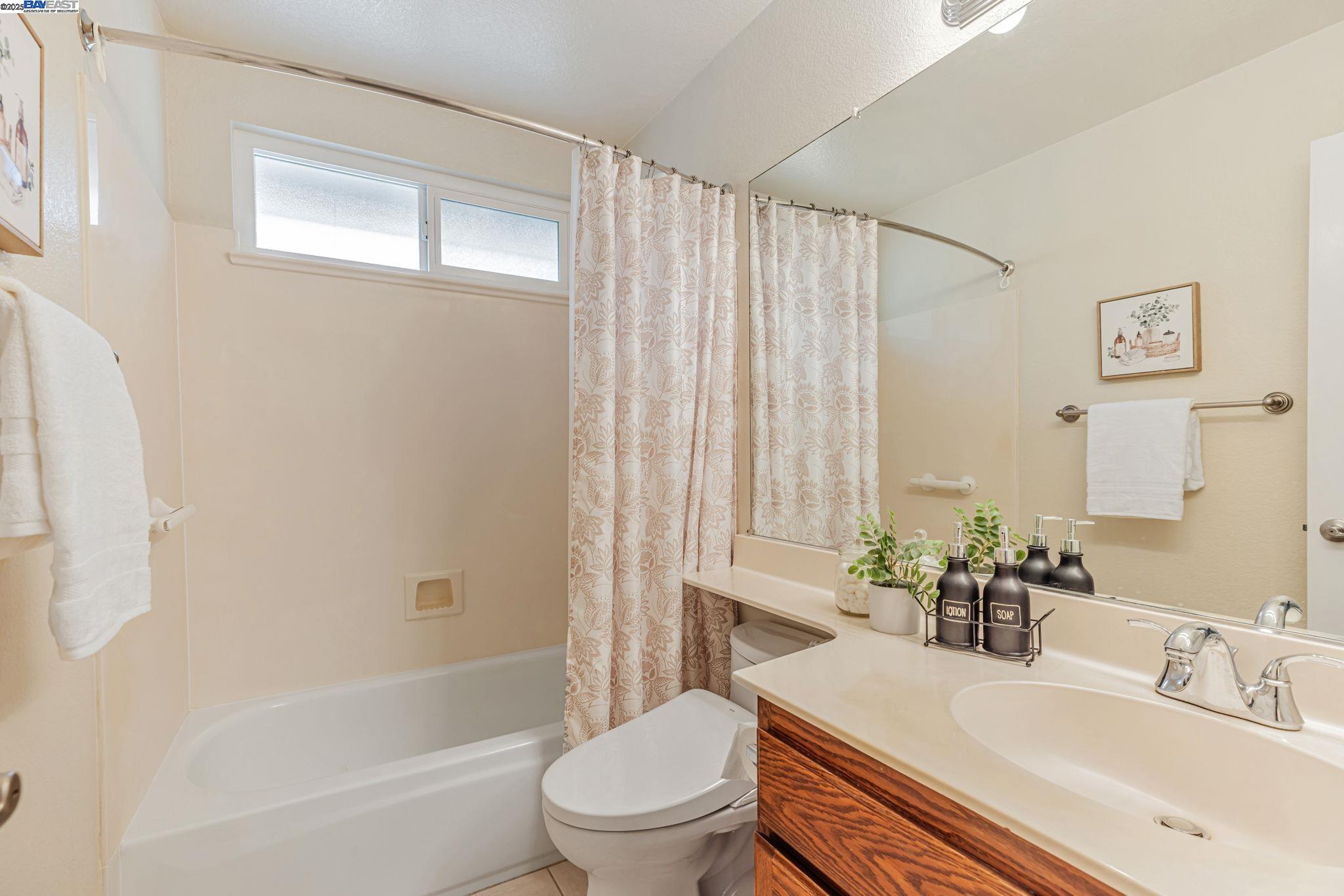 3162 Paseo Robles