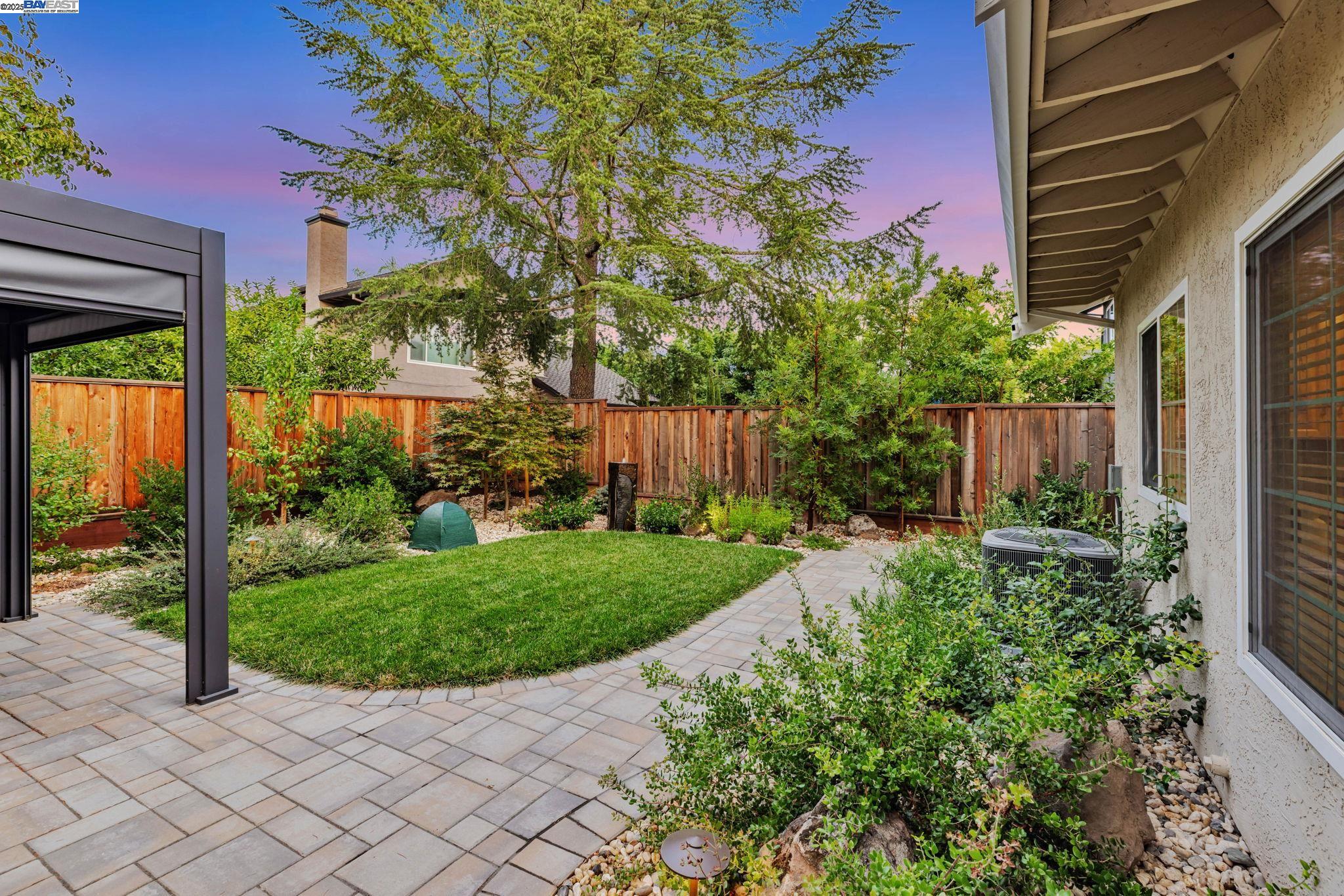 3162 Paseo Robles