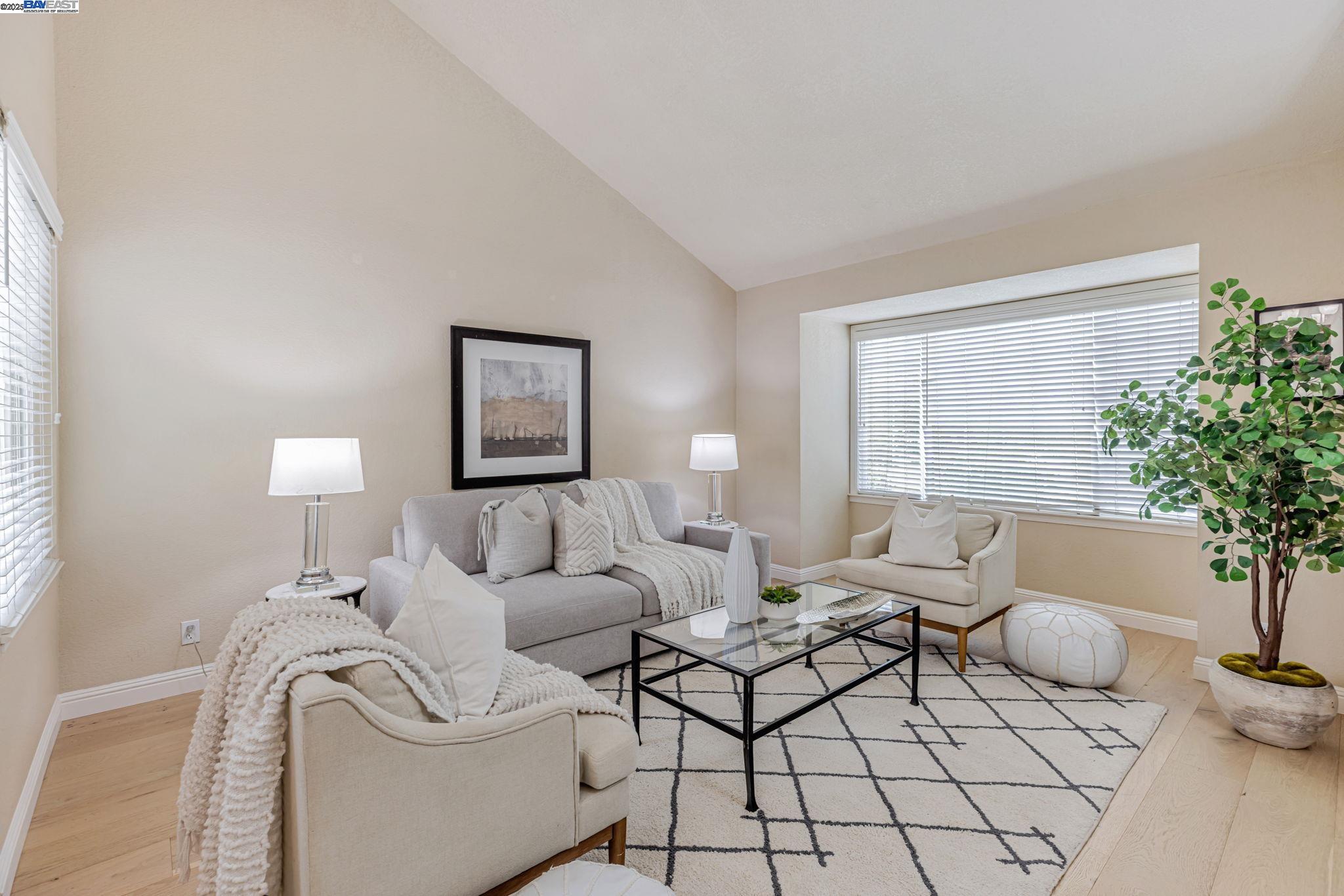 3162 Paseo Robles