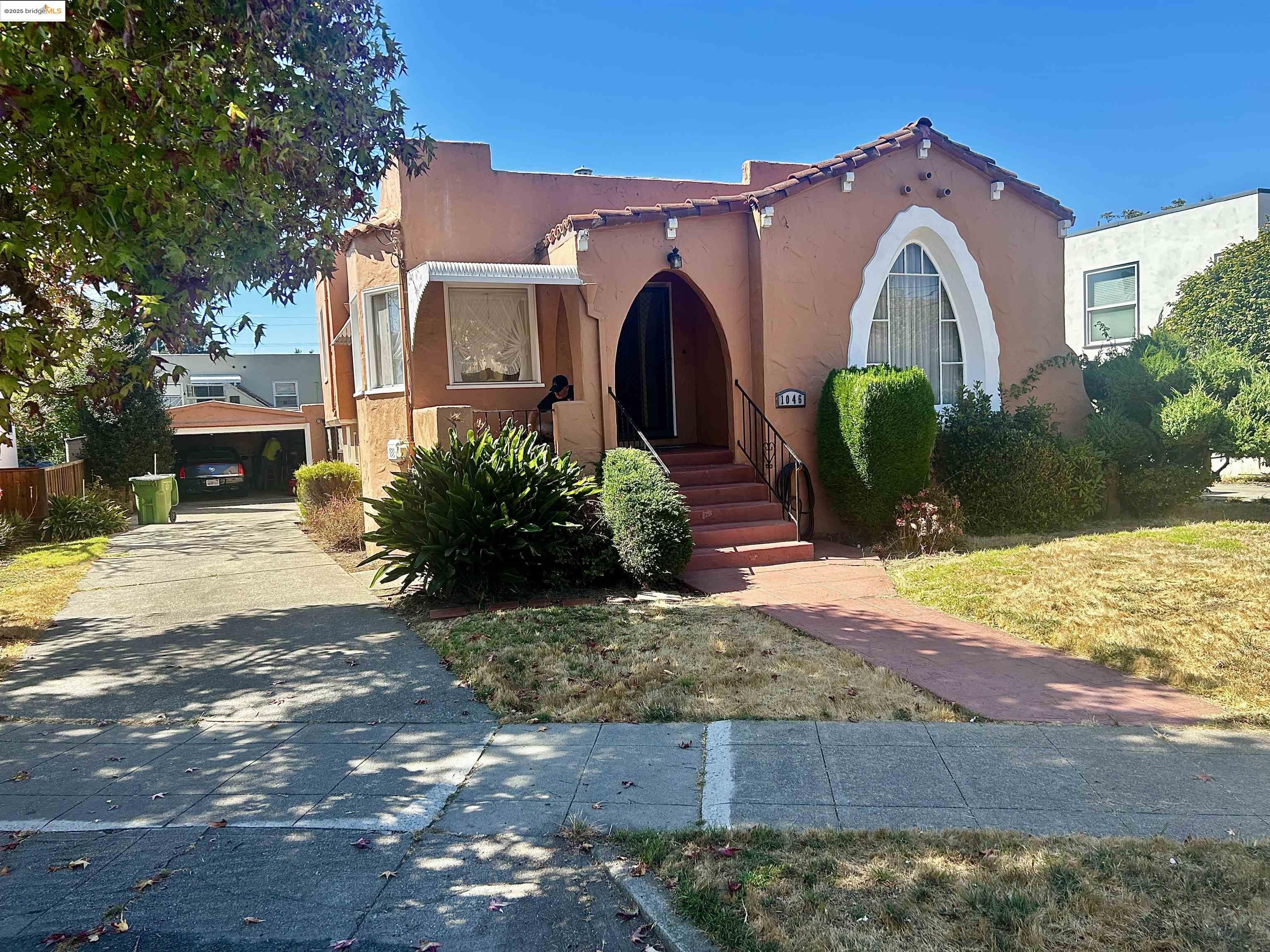1046 Santa Fe Ave