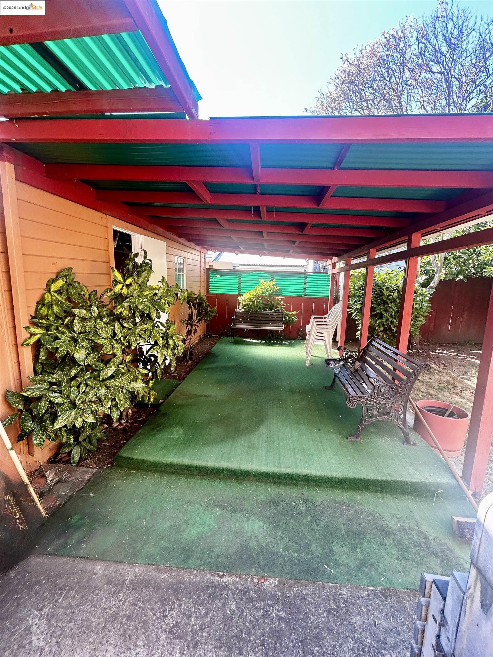 1046 Santa Fe Ave
