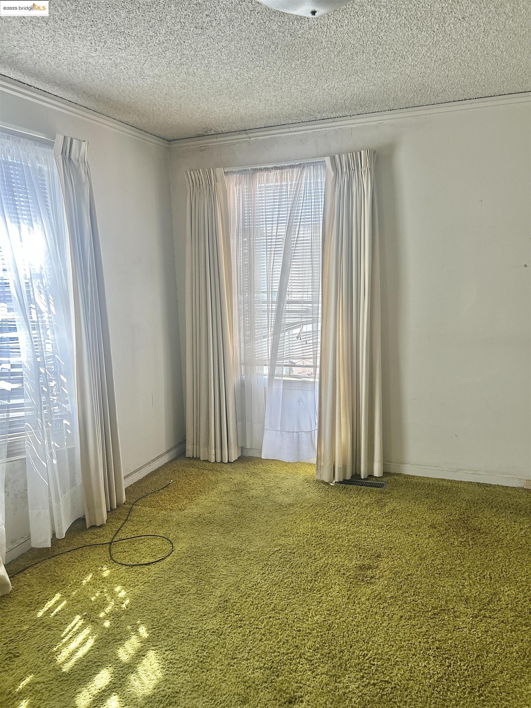 1046 Santa Fe Ave