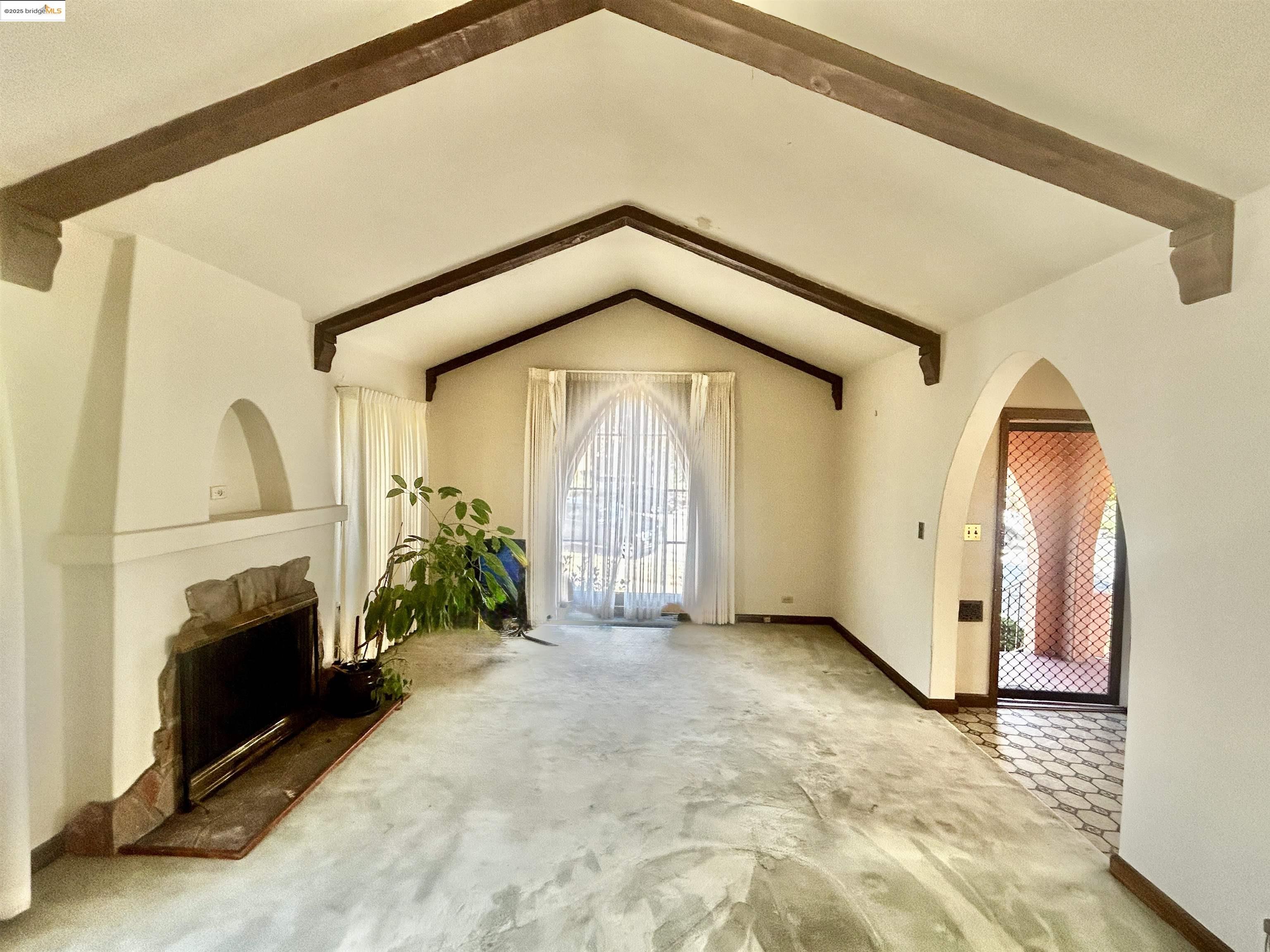 1046 Santa Fe Ave