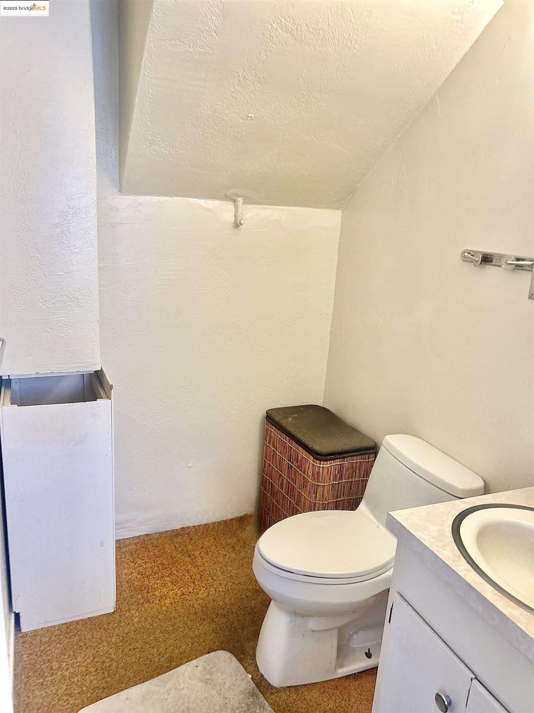 1046 Santa Fe Ave