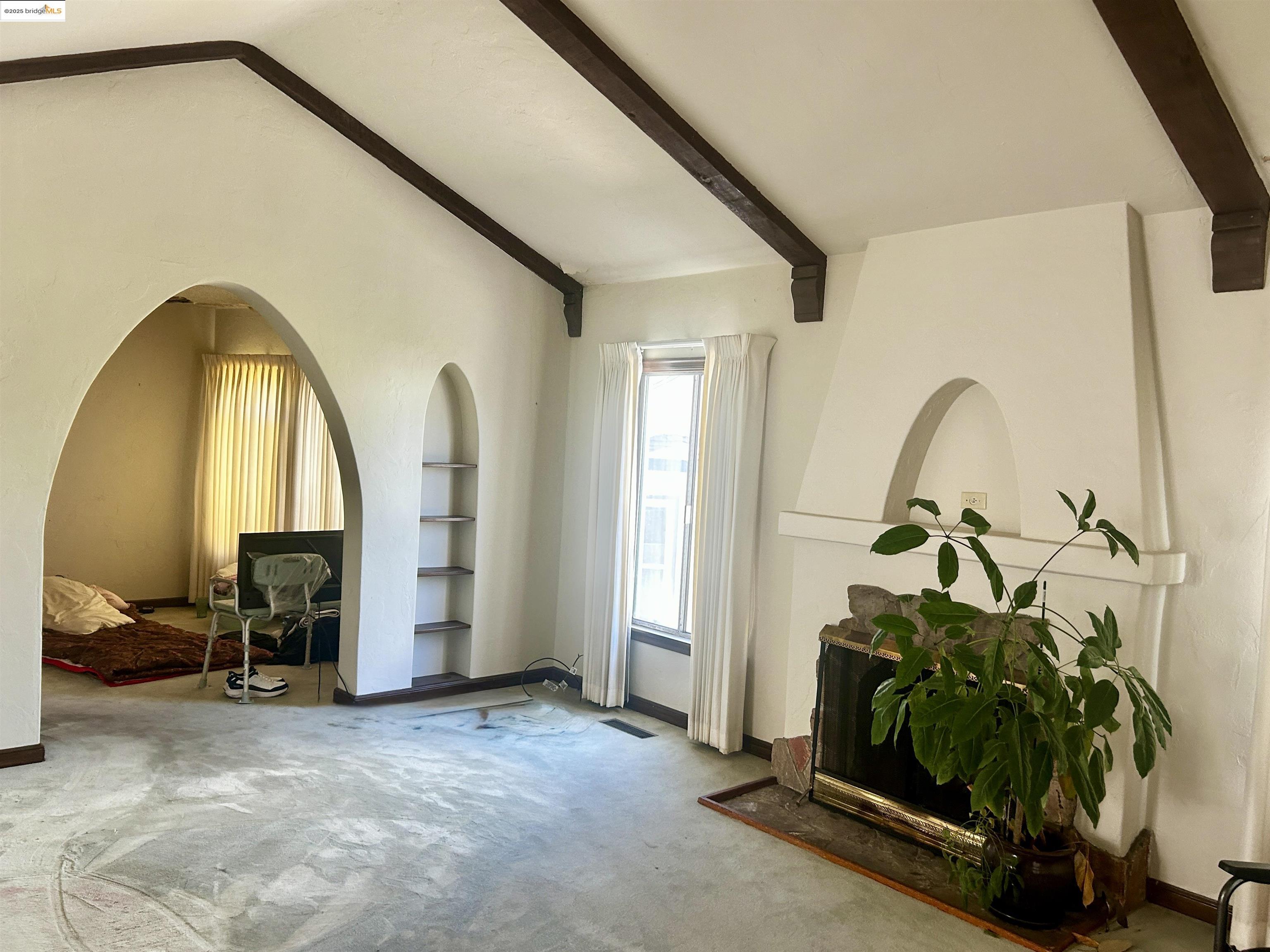 1046 Santa Fe Ave