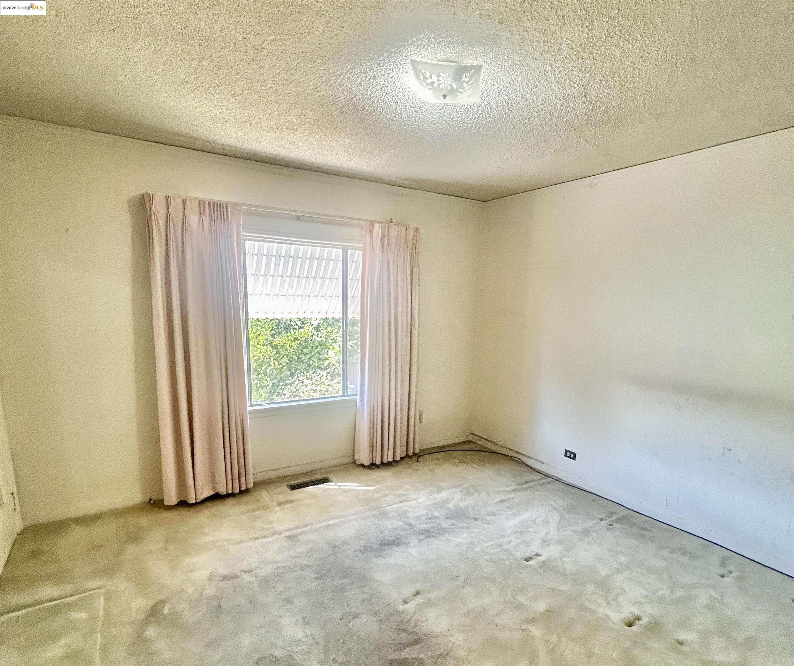 1046 Santa Fe Ave