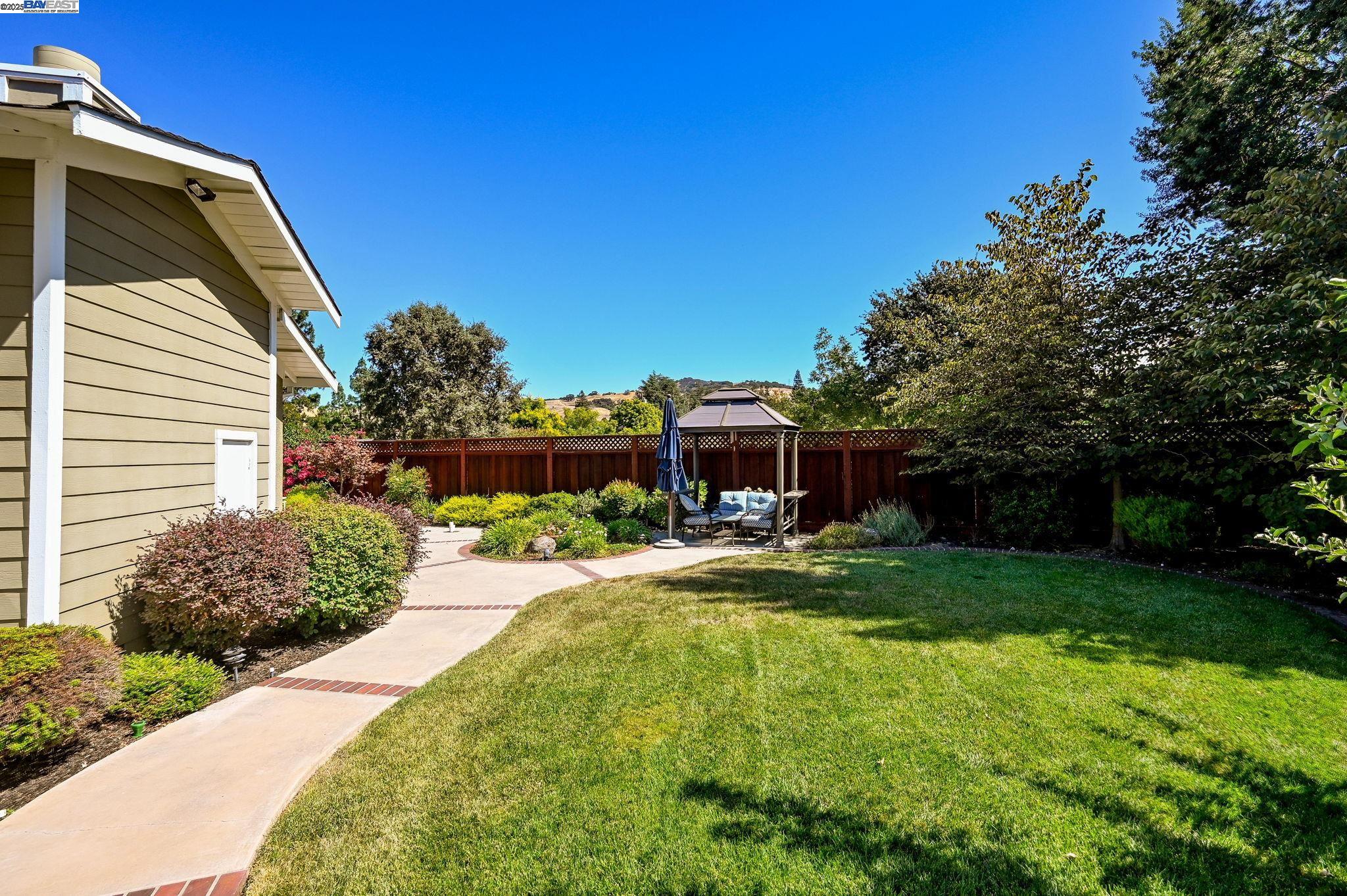 17 Dogwood Ct