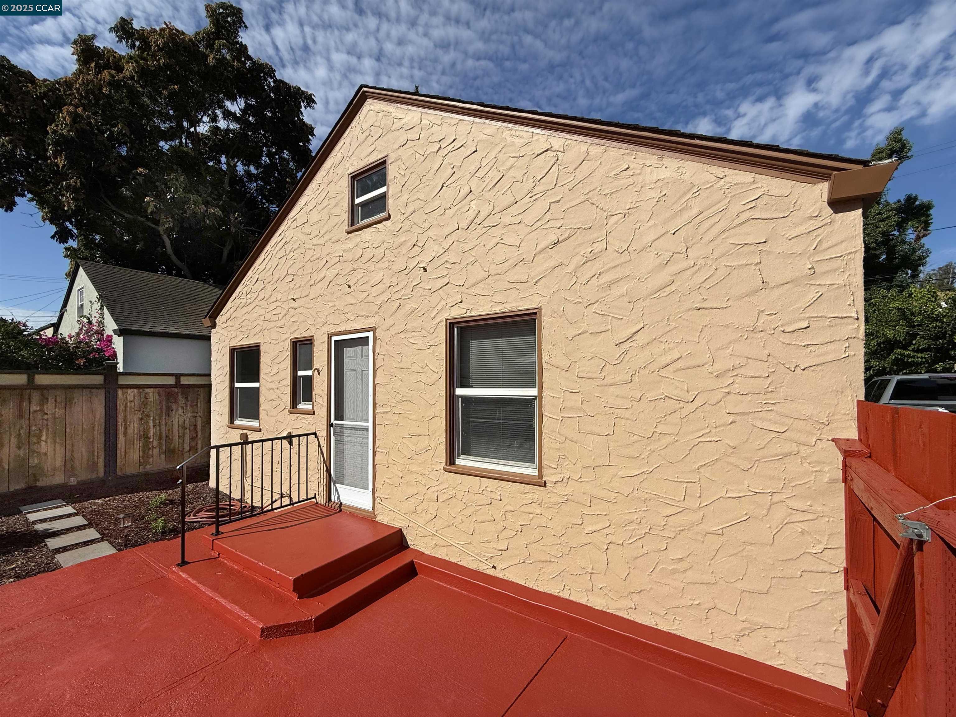 2535 Alhambra Ave