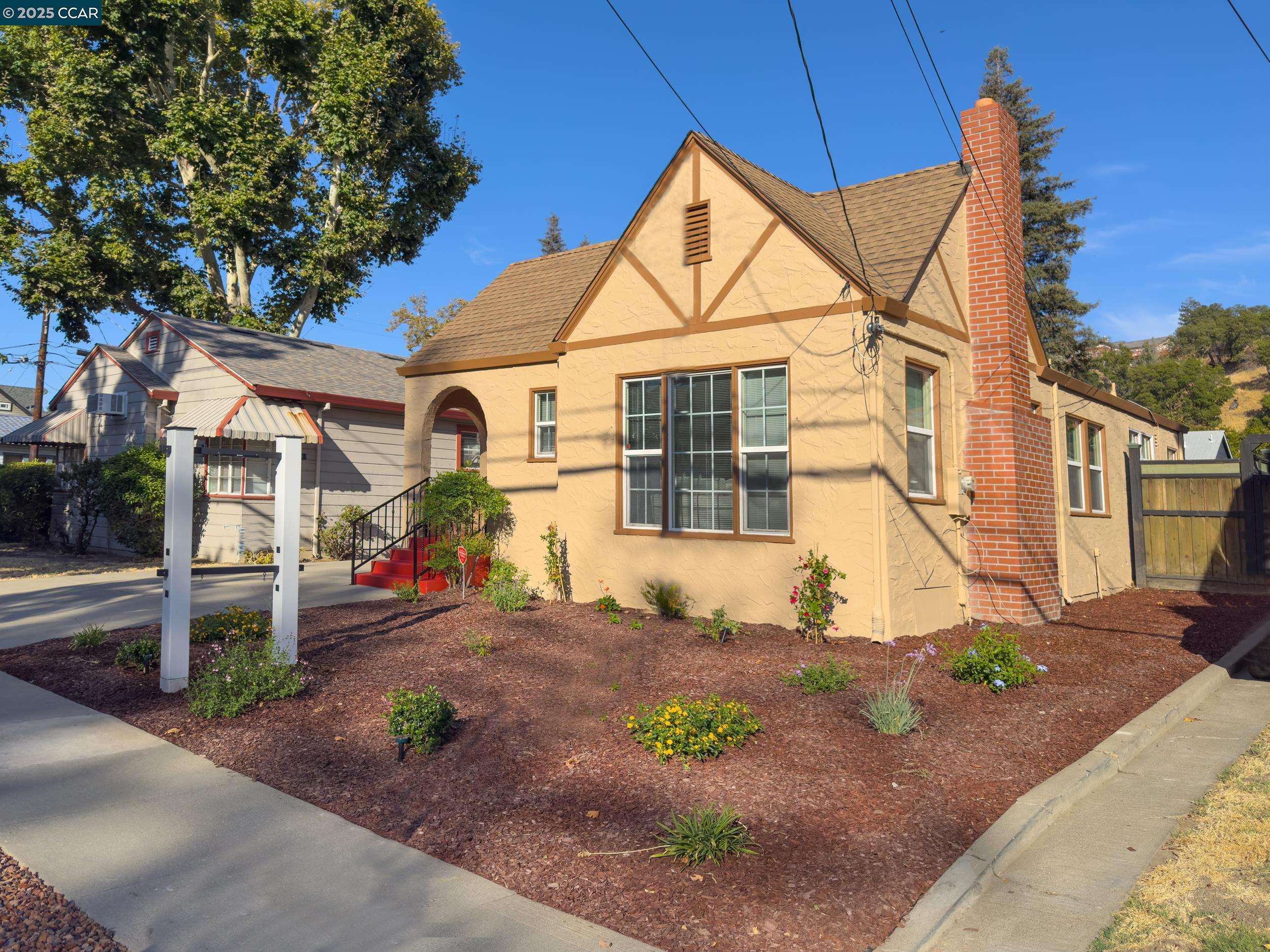 2535 Alhambra Ave