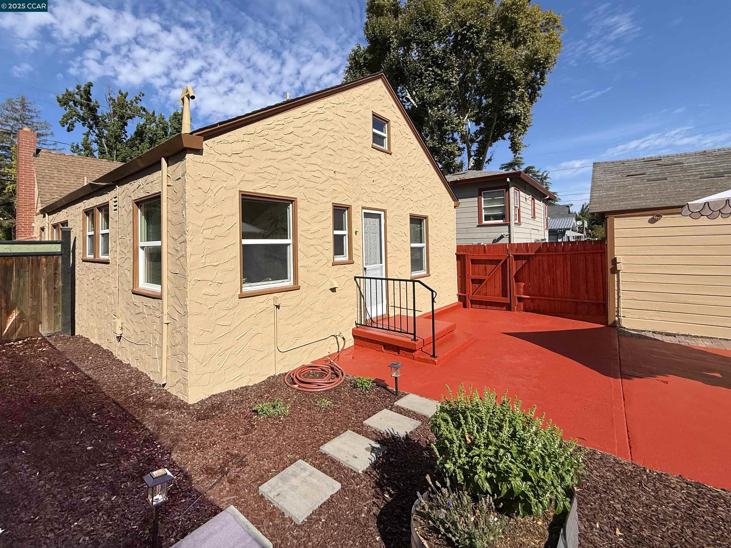 2535 Alhambra Ave