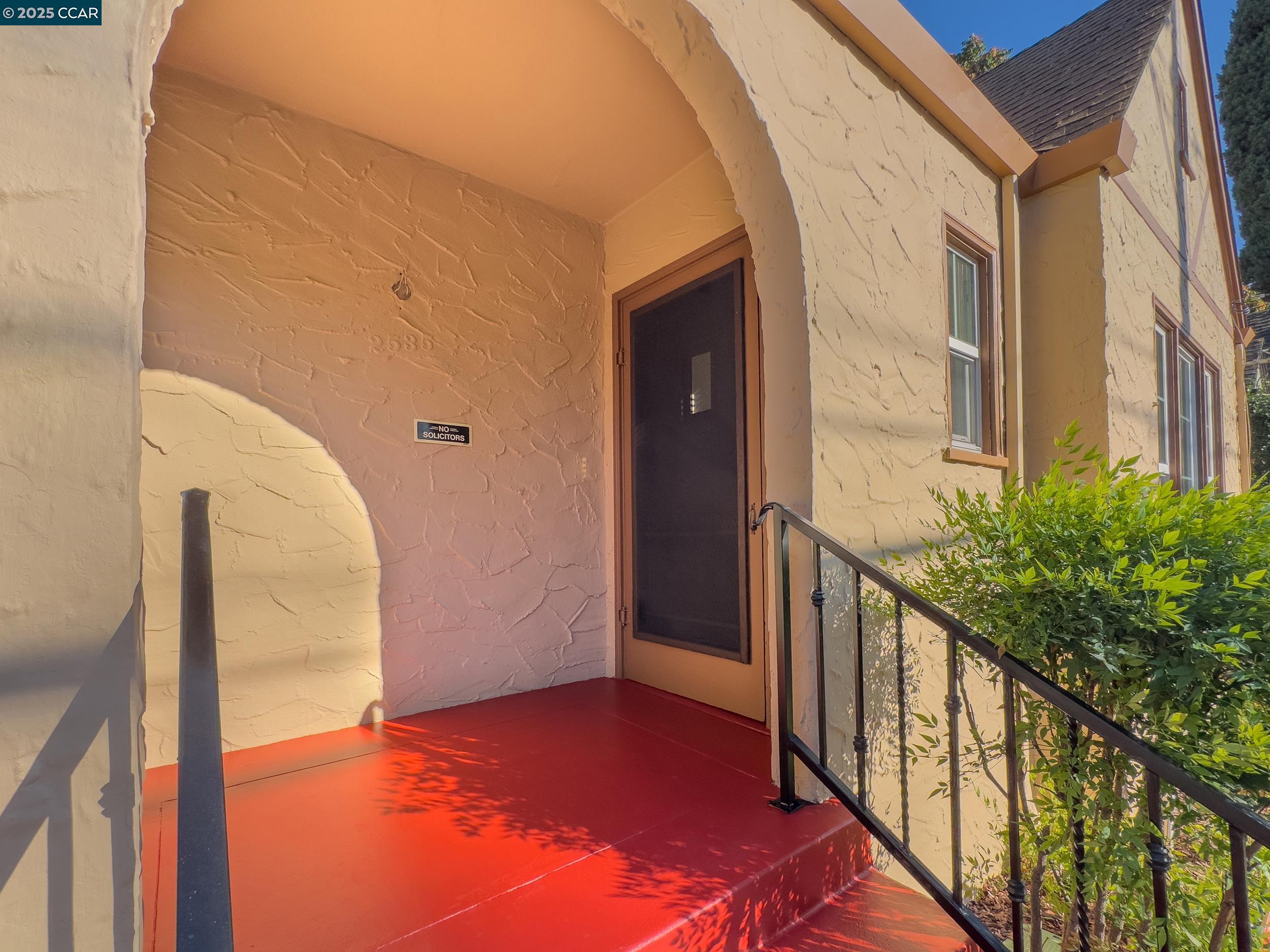2535 Alhambra Ave