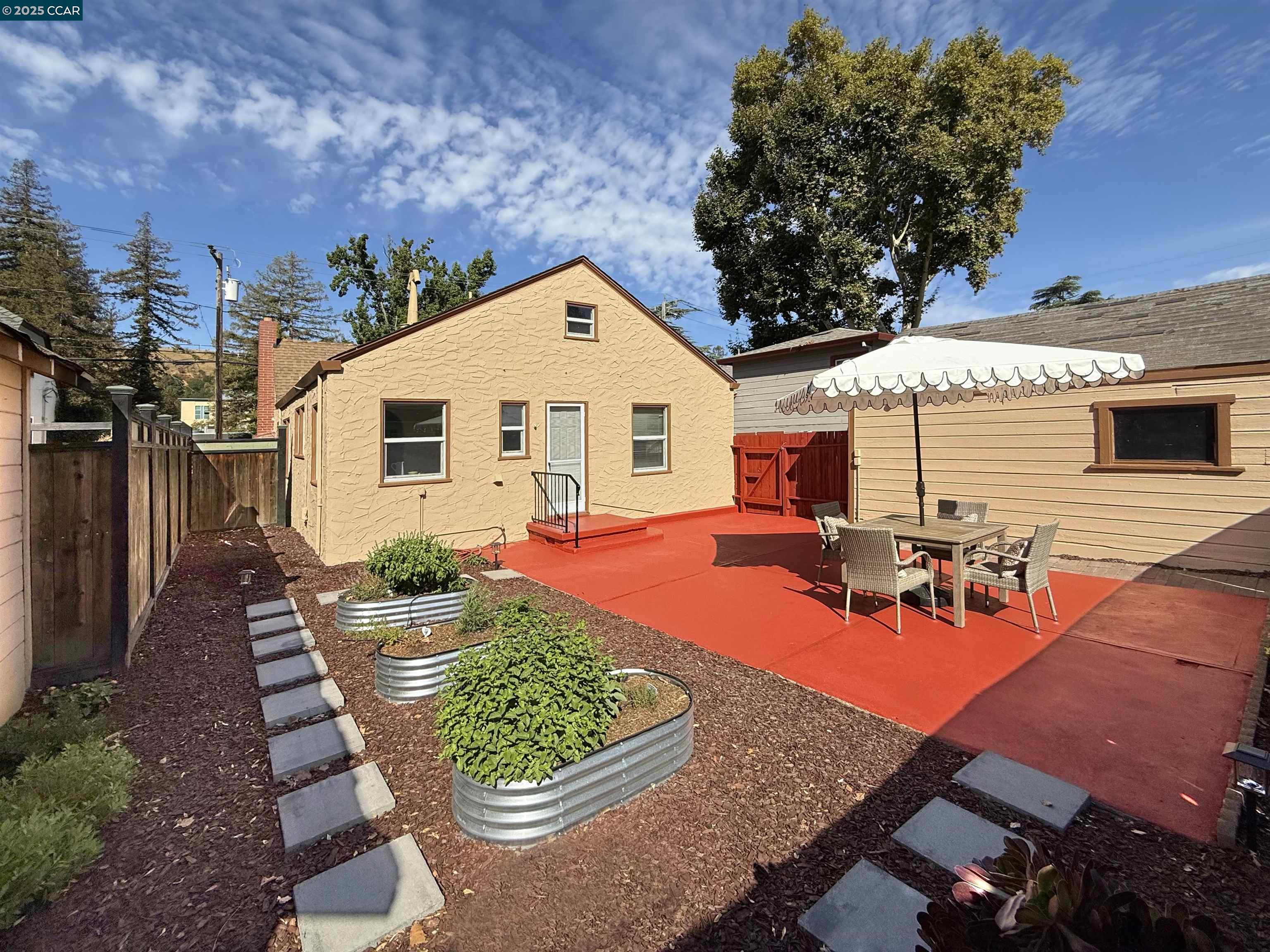 2535 Alhambra Ave