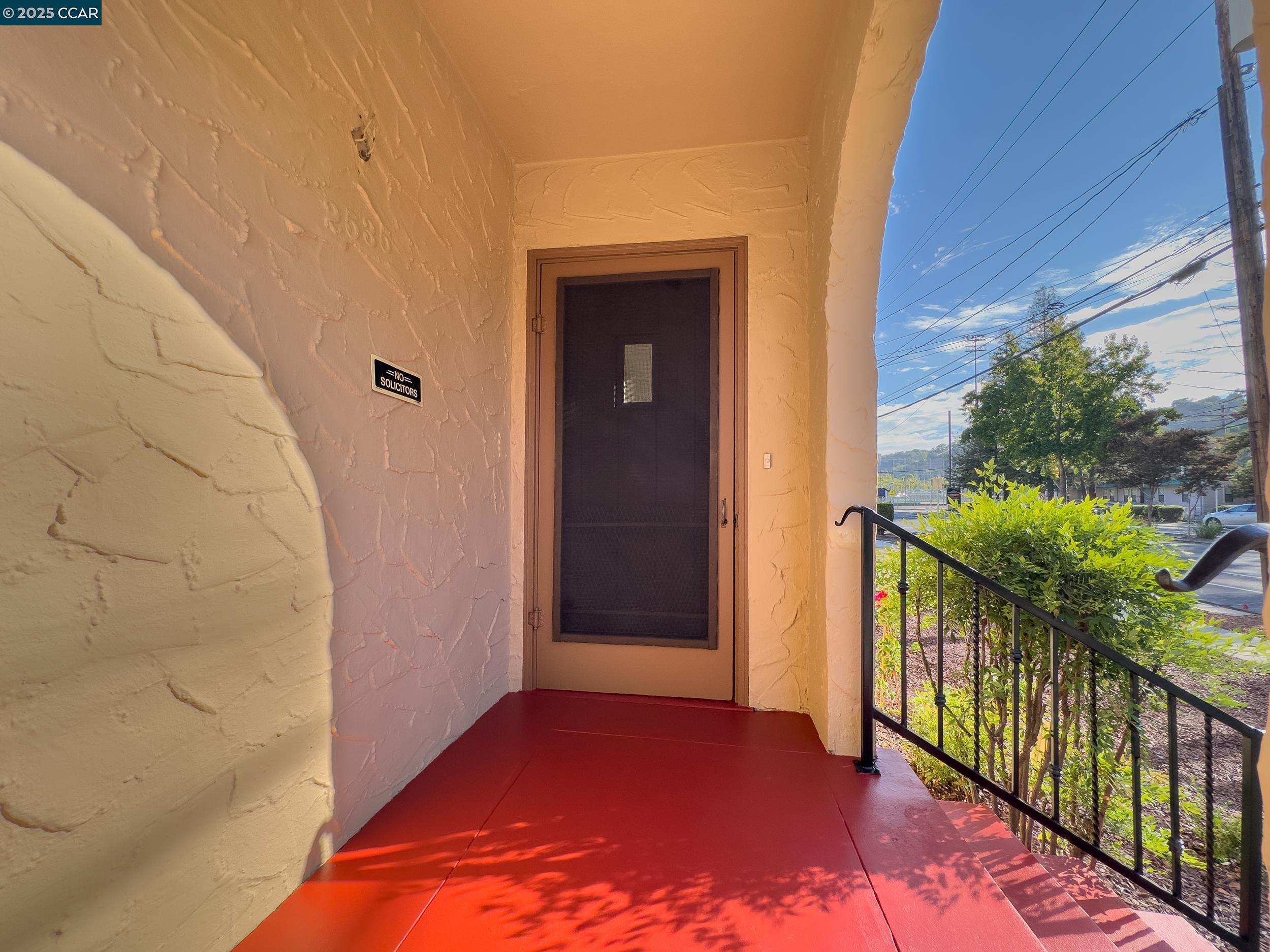 2535 Alhambra Ave