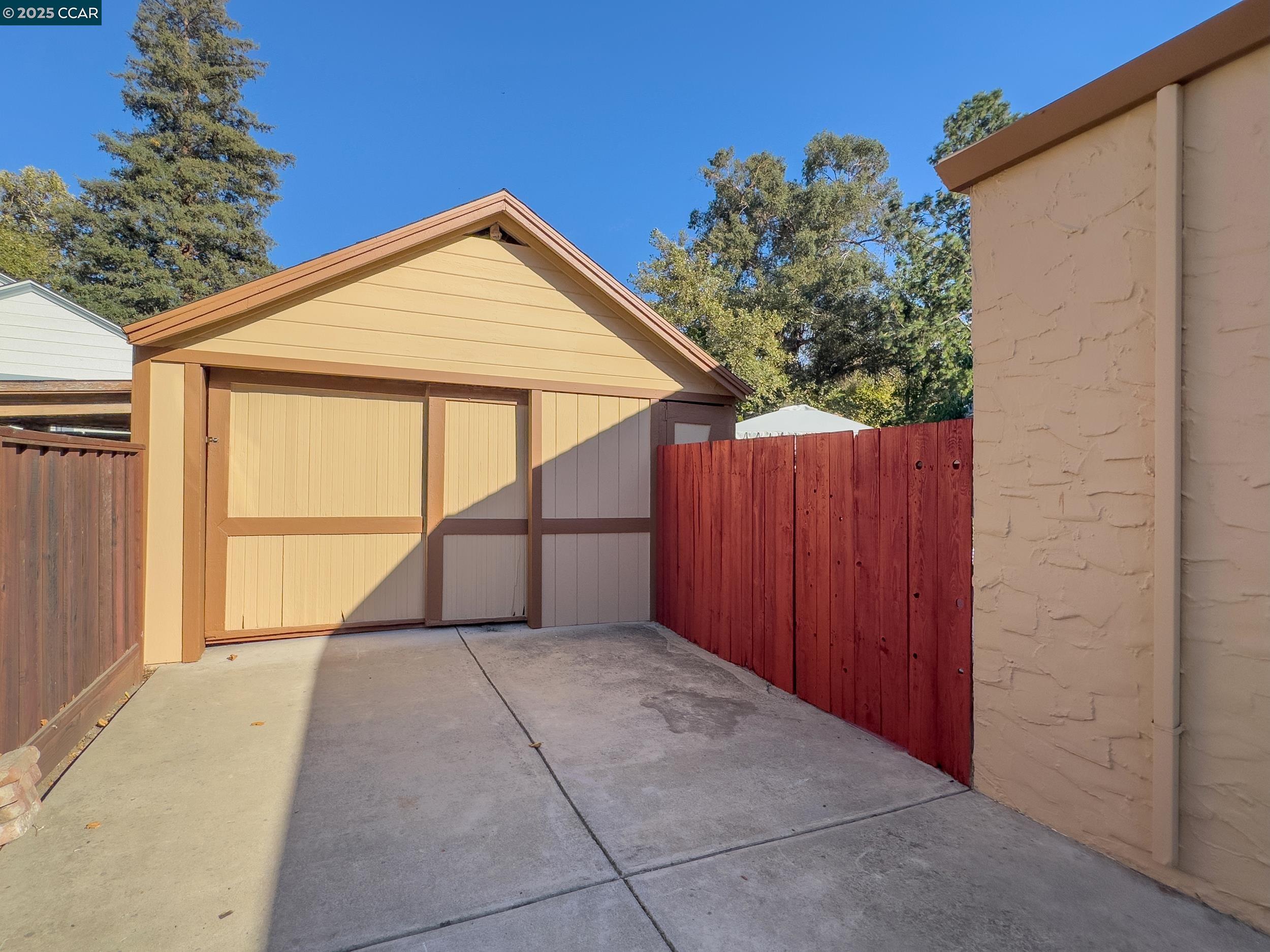 2535 Alhambra Ave