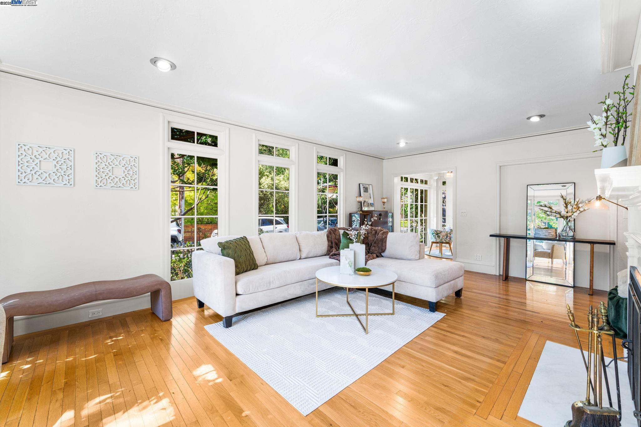 1462 Trestle Glen Rd