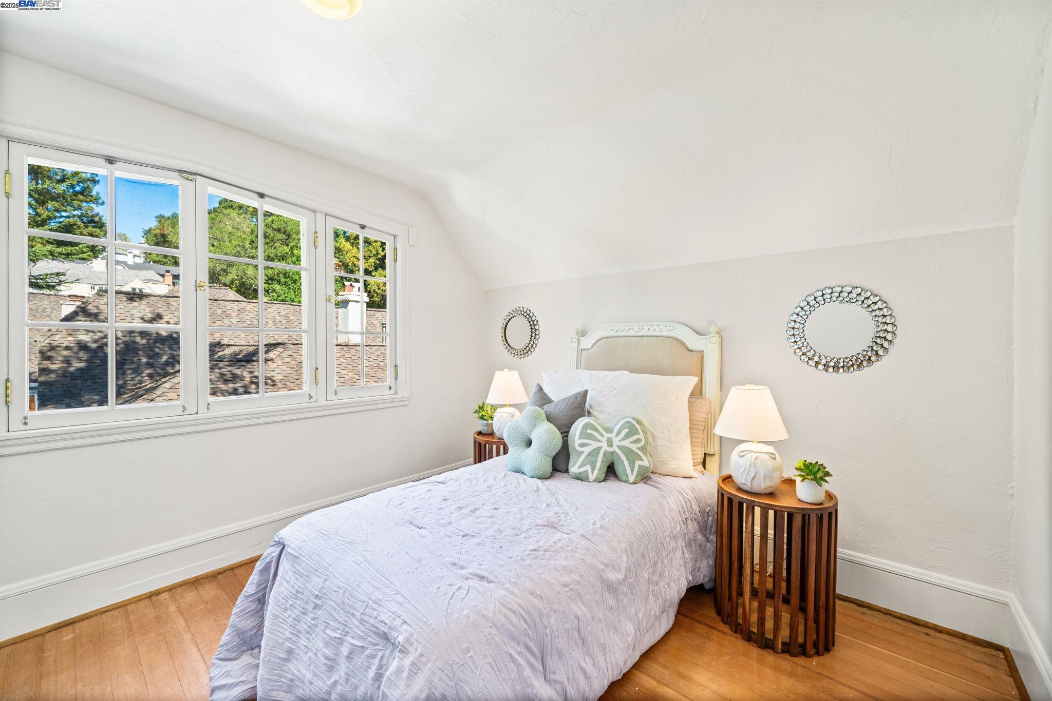 1462 Trestle Glen Rd