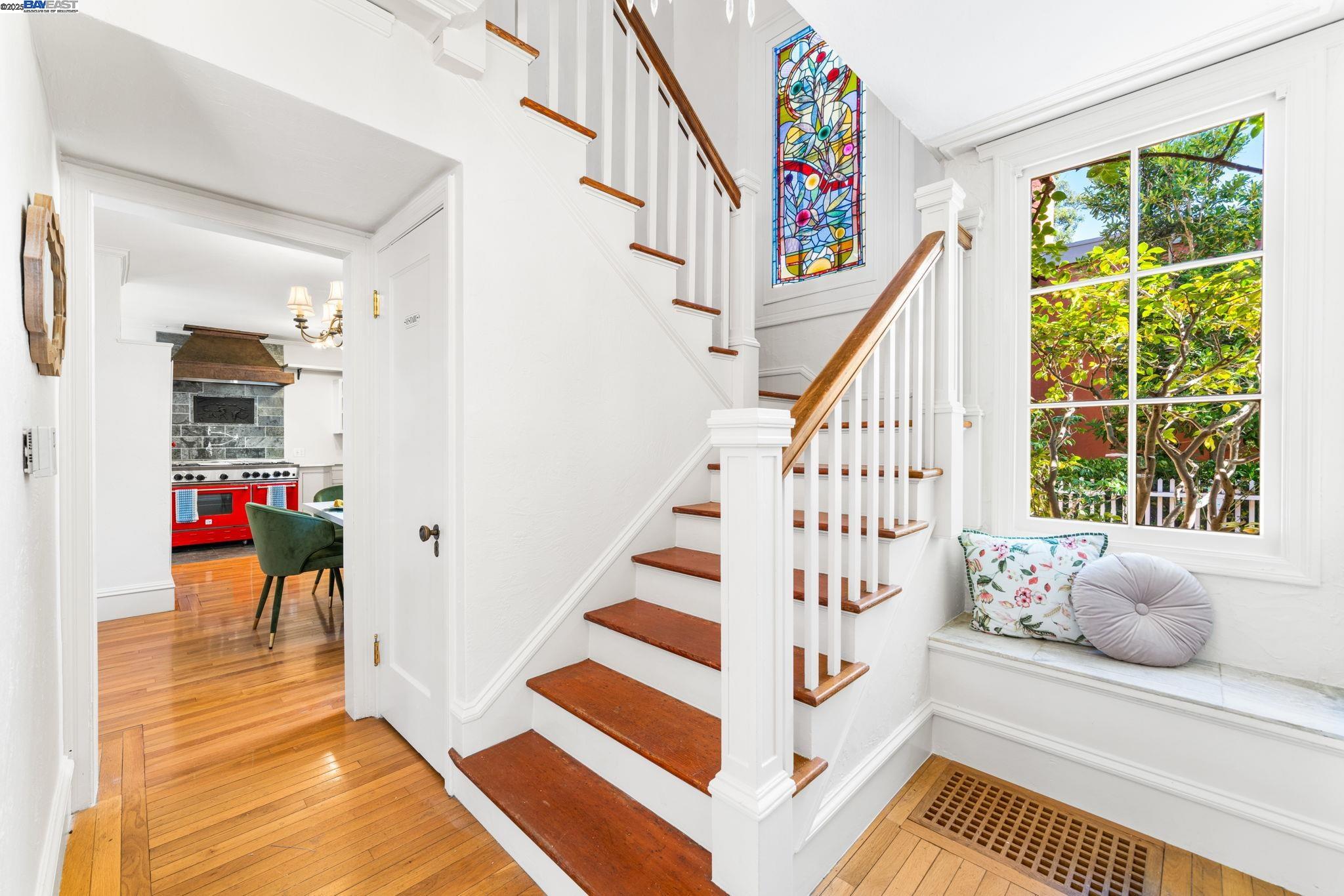 1462 Trestle Glen Rd