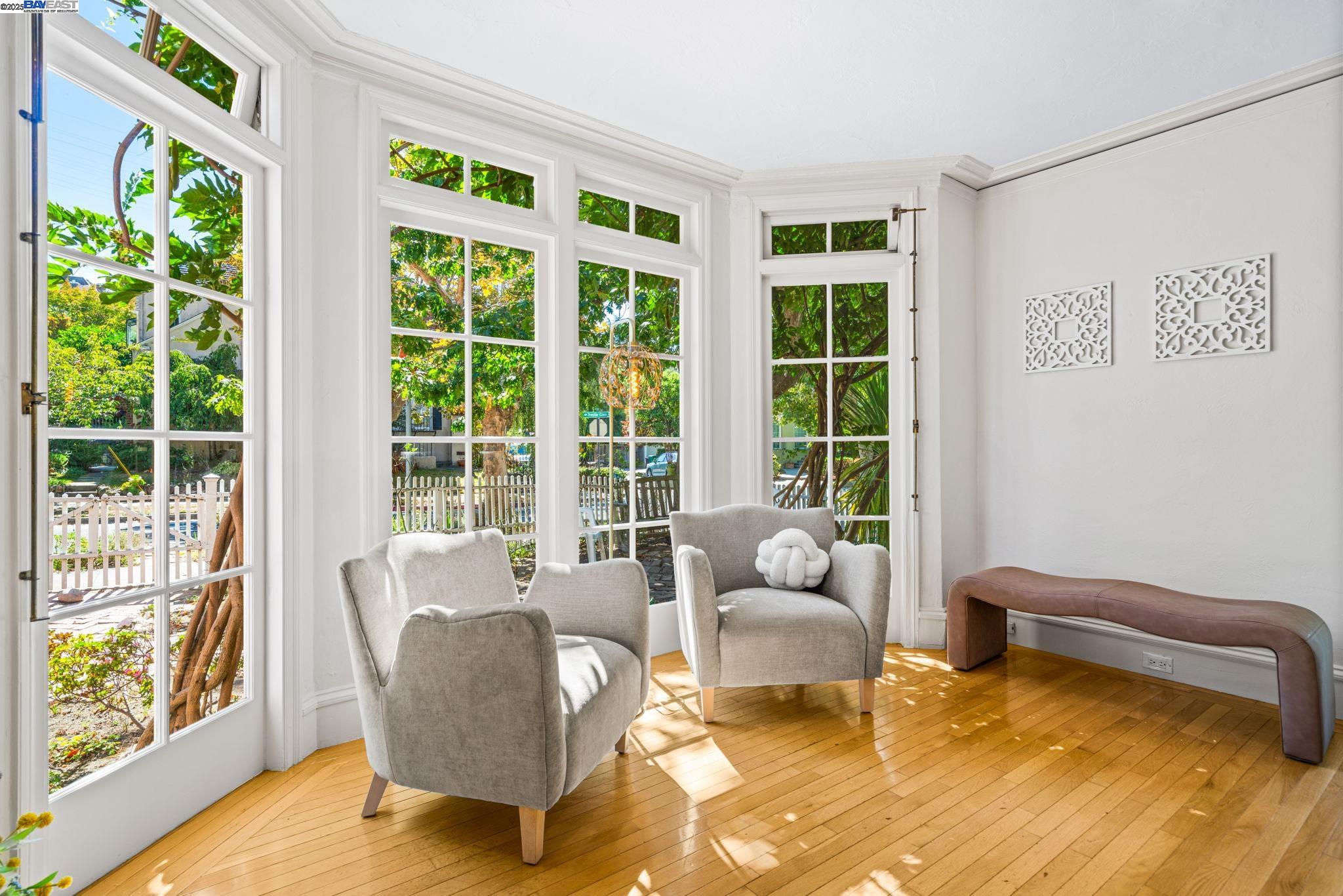 1462 Trestle Glen Rd