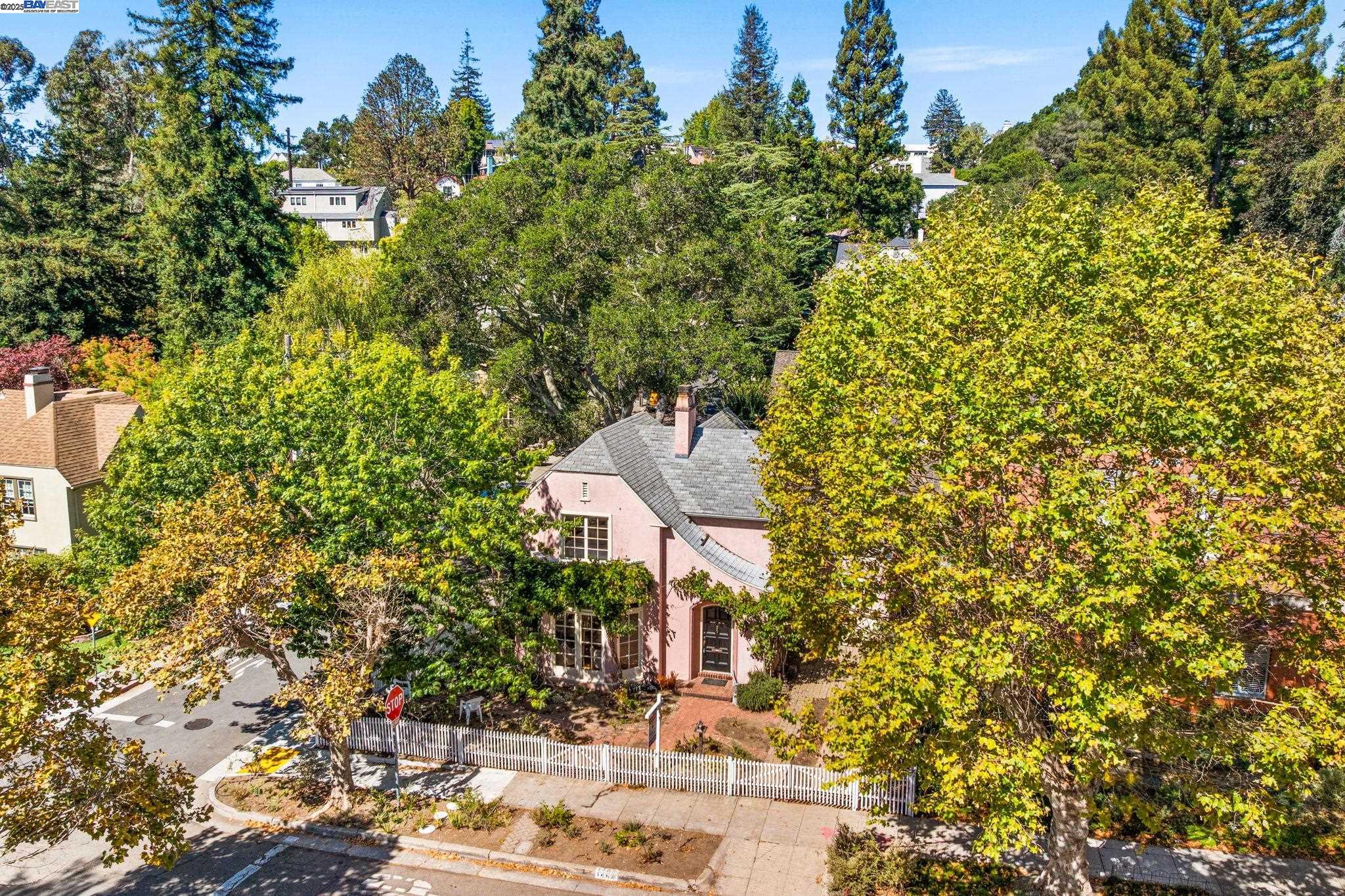 1462 Trestle Glen Rd