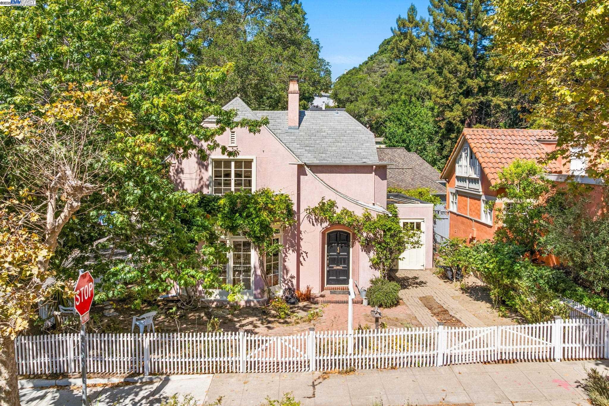 1462 Trestle Glen Rd