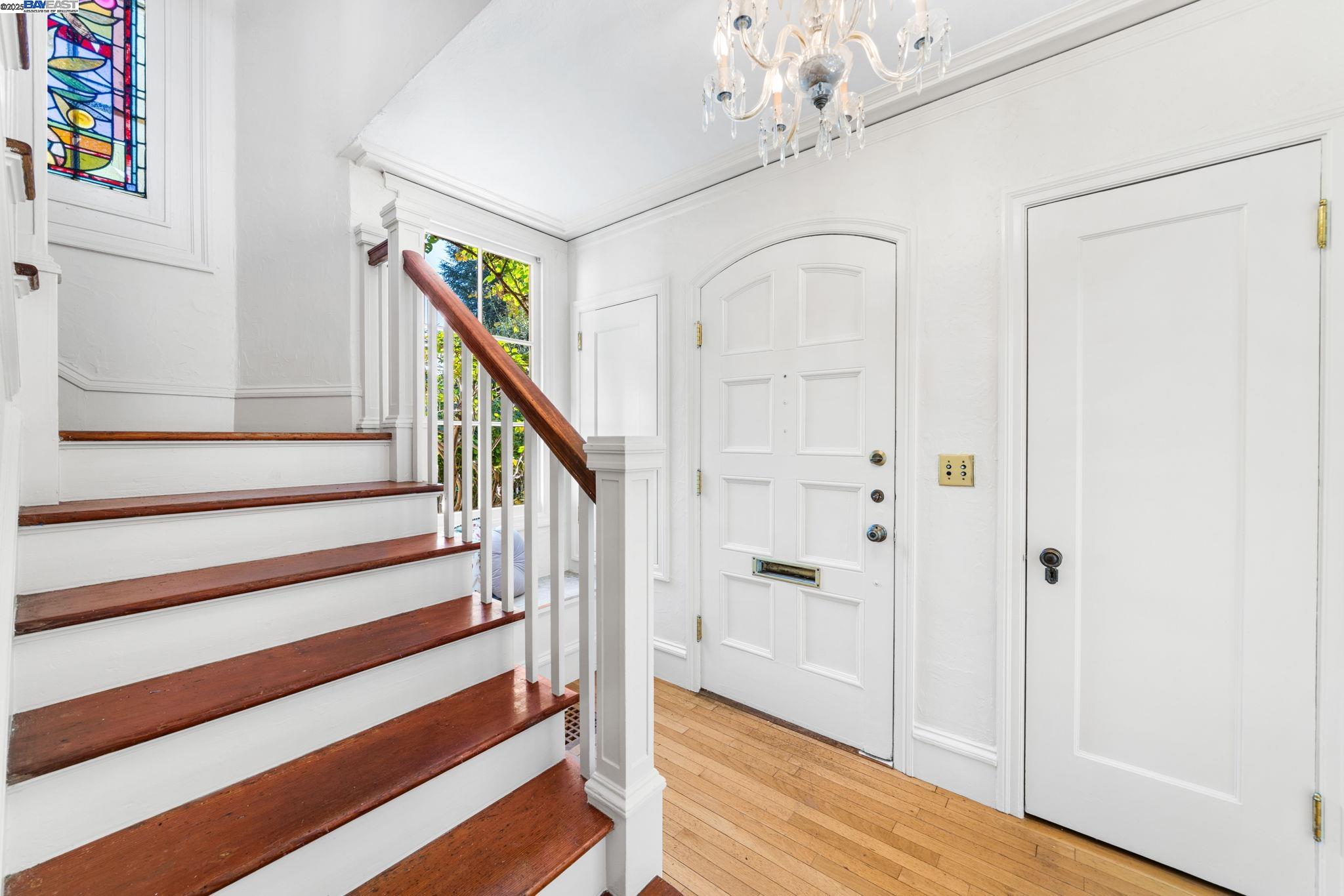 1462 Trestle Glen Rd