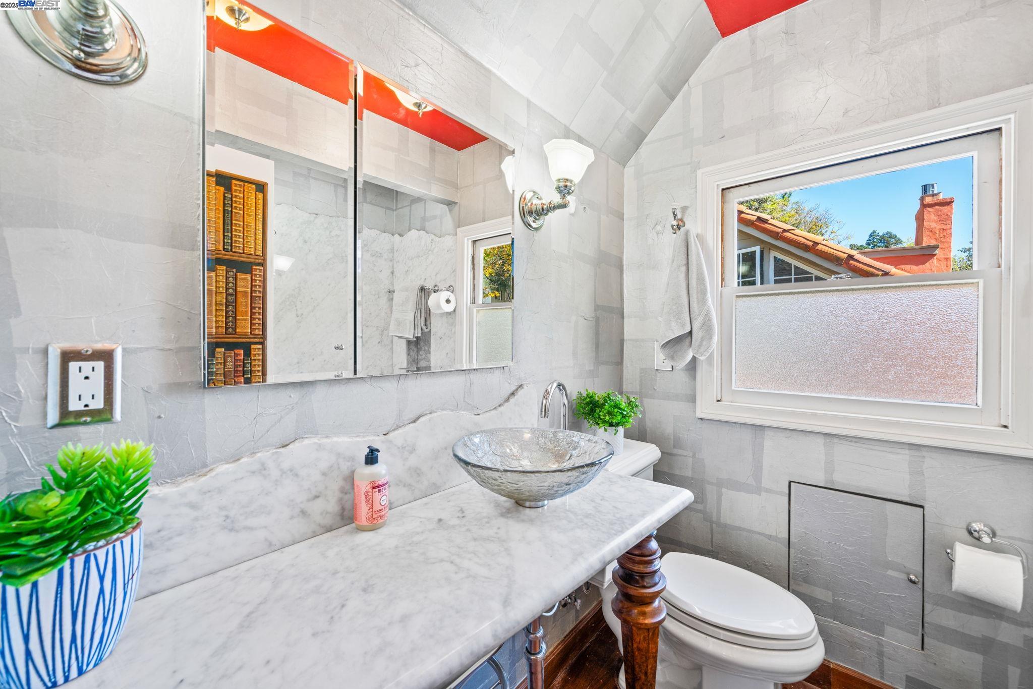 1462 Trestle Glen Rd