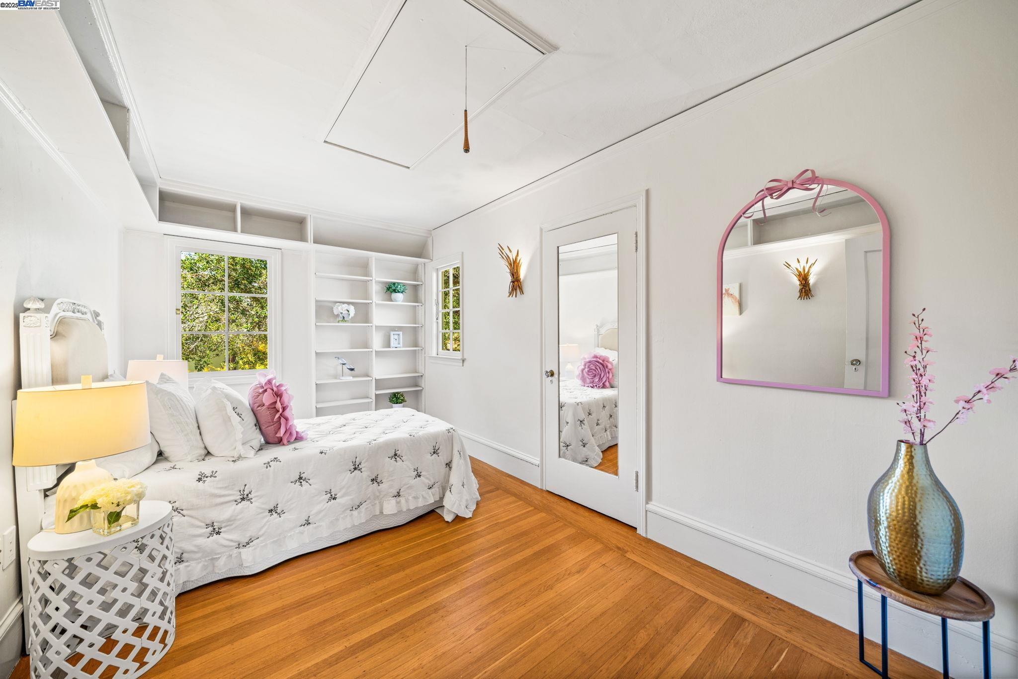 1462 Trestle Glen Rd