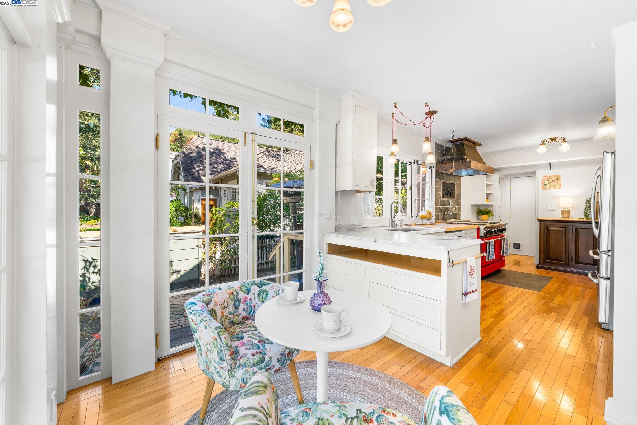 1462 Trestle Glen Rd