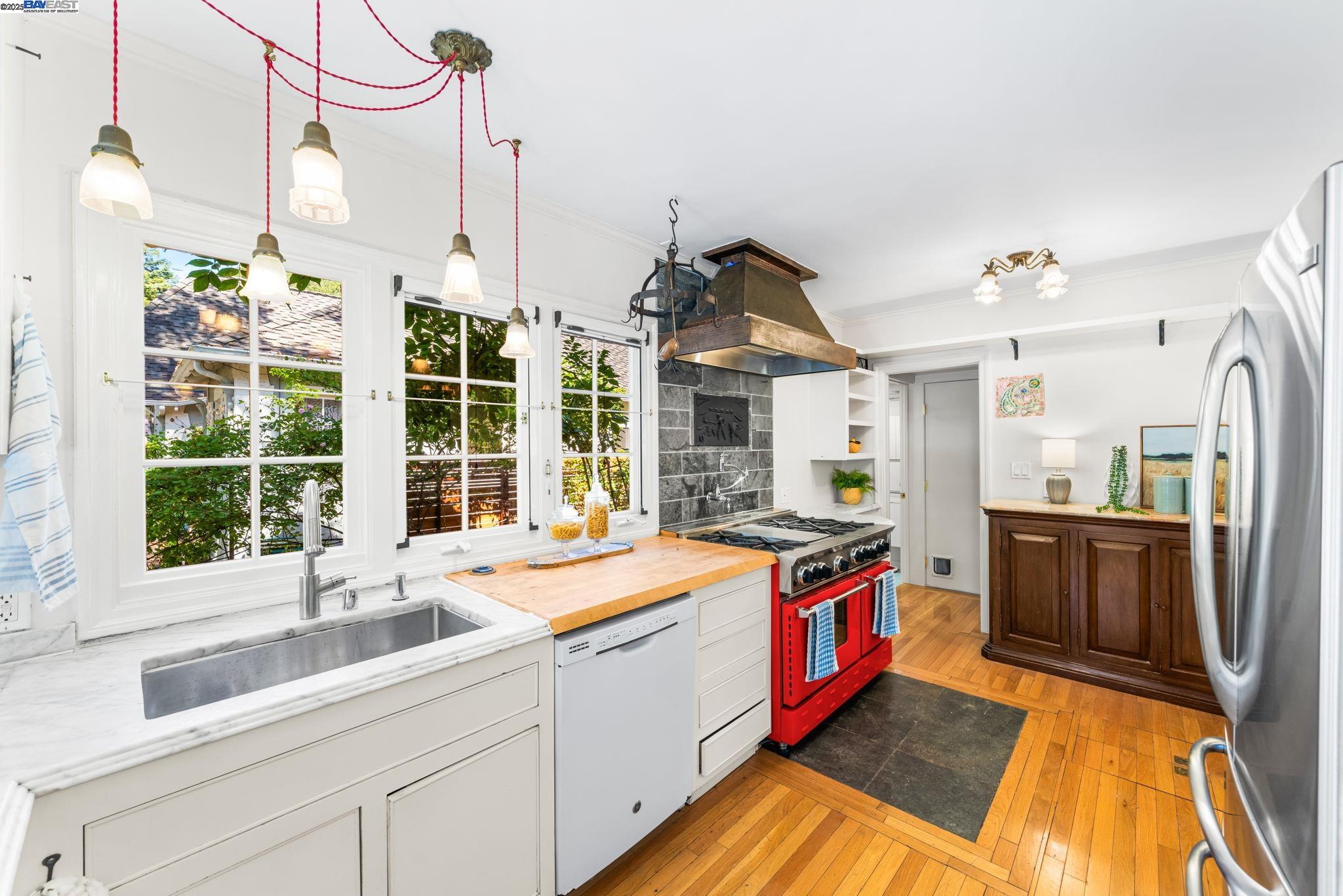 1462 Trestle Glen Rd