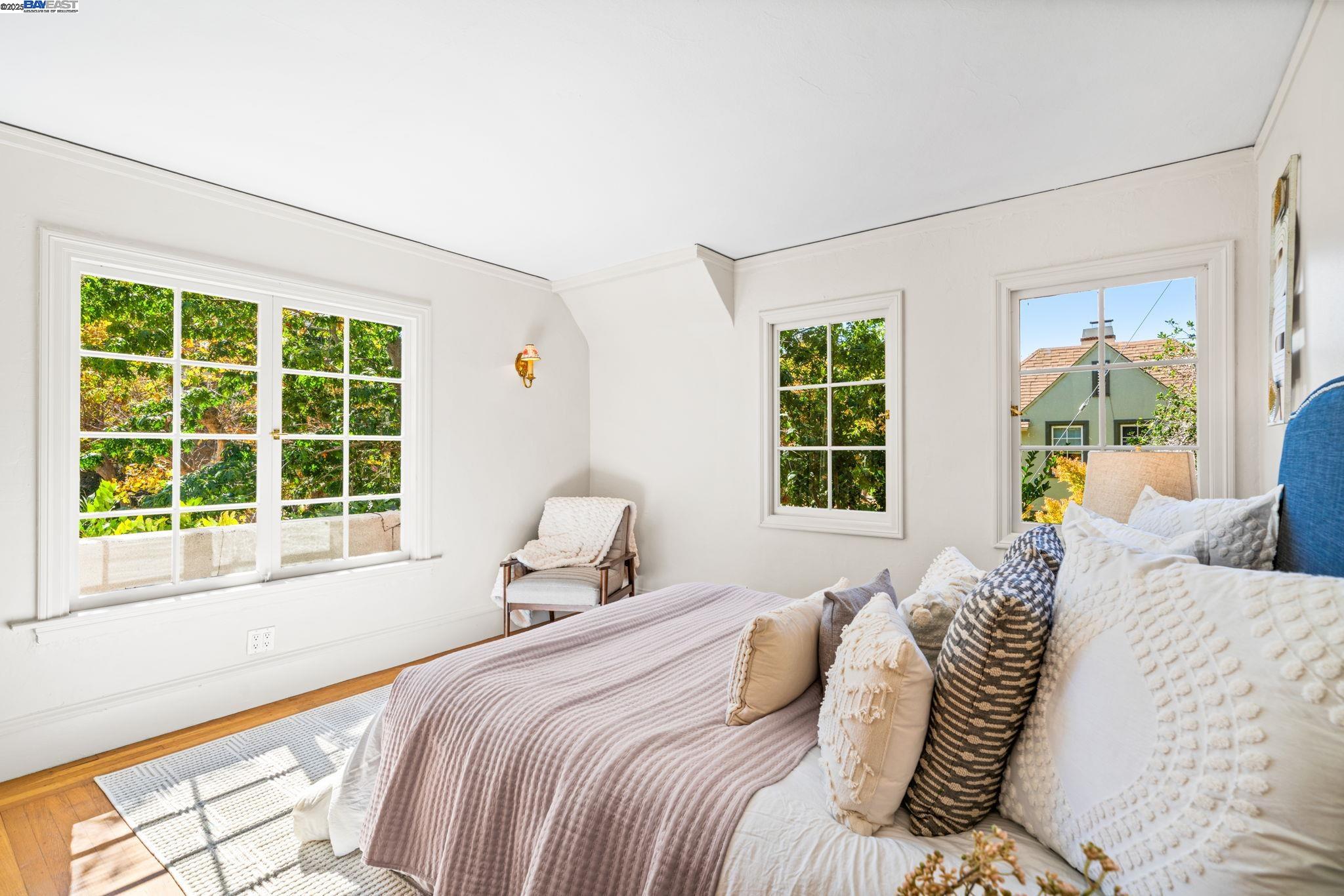 1462 Trestle Glen Rd