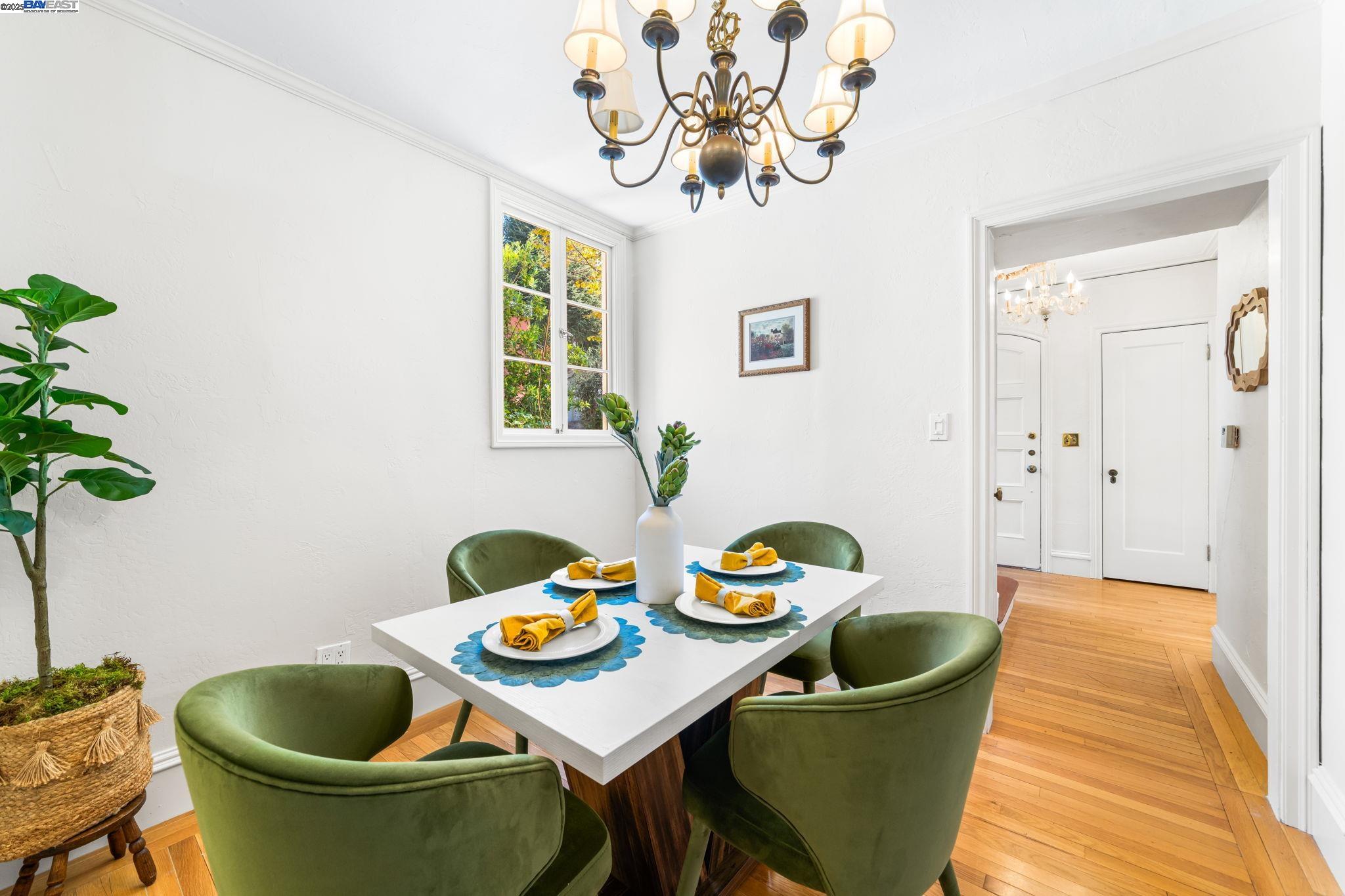 1462 Trestle Glen Rd