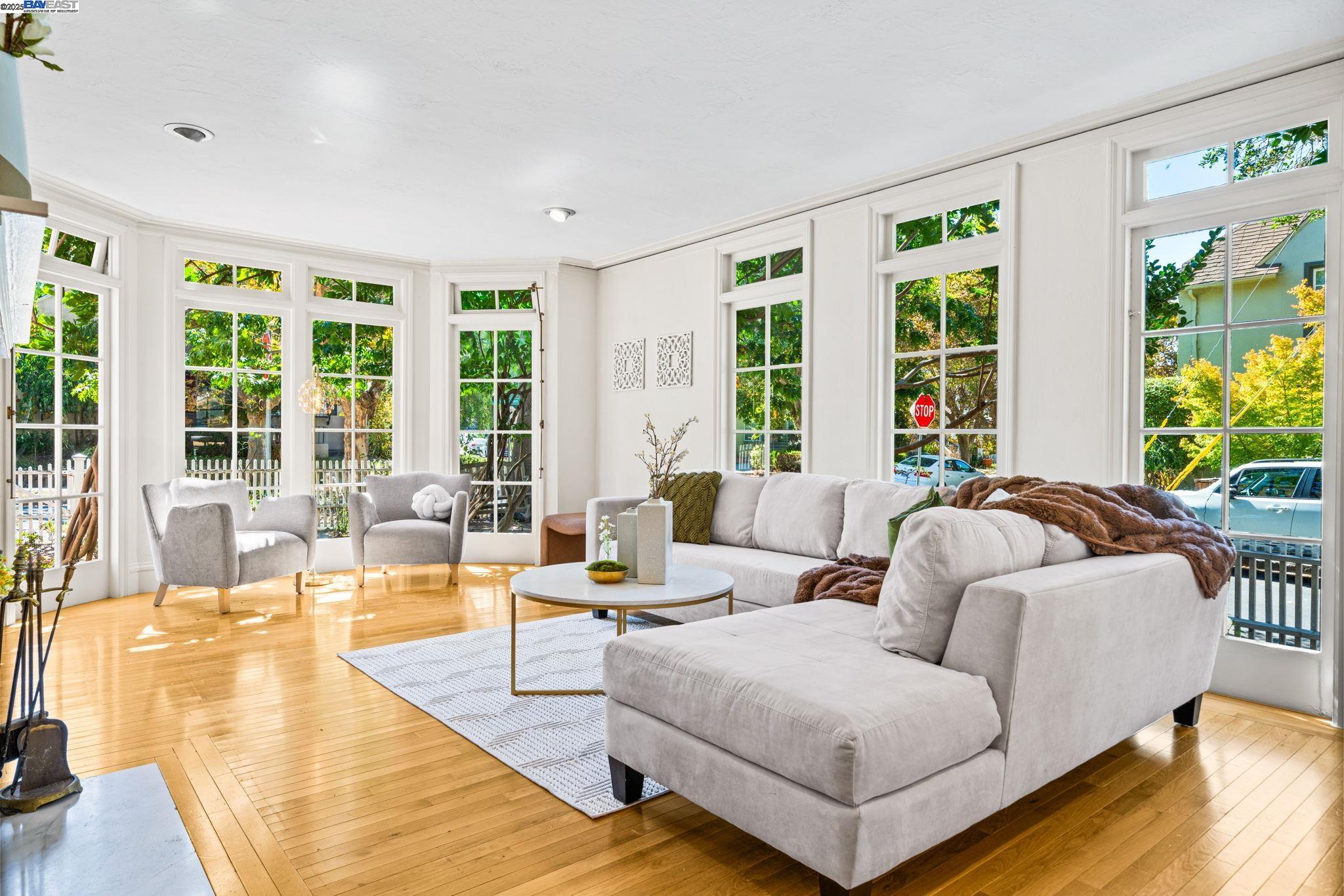 1462 Trestle Glen Rd